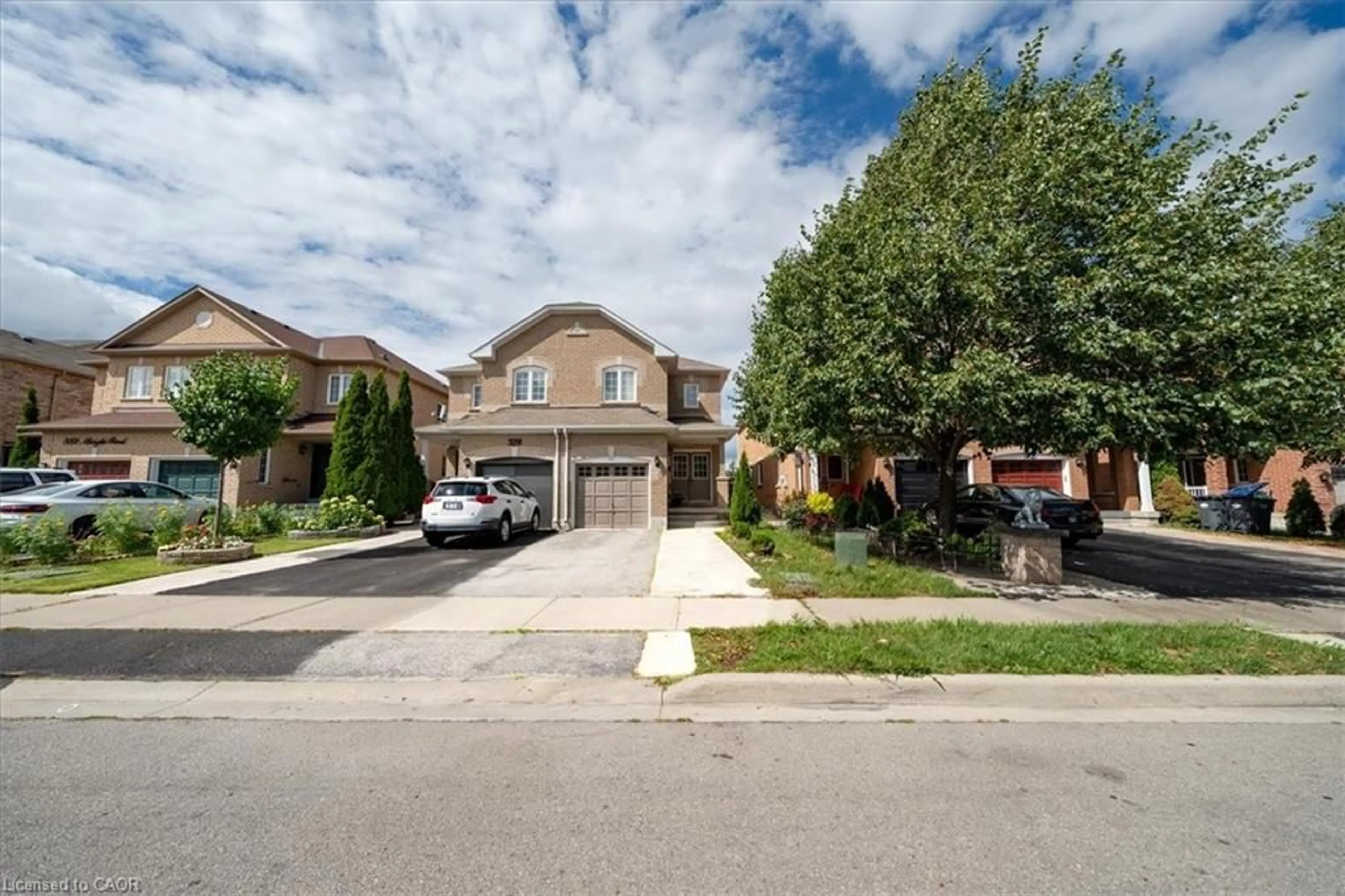 A pic from outside/outdoor area/front of a property/back of a property/a pic from drone, street for 326 Albright Rd, Brampton Ontario L6X 0H8