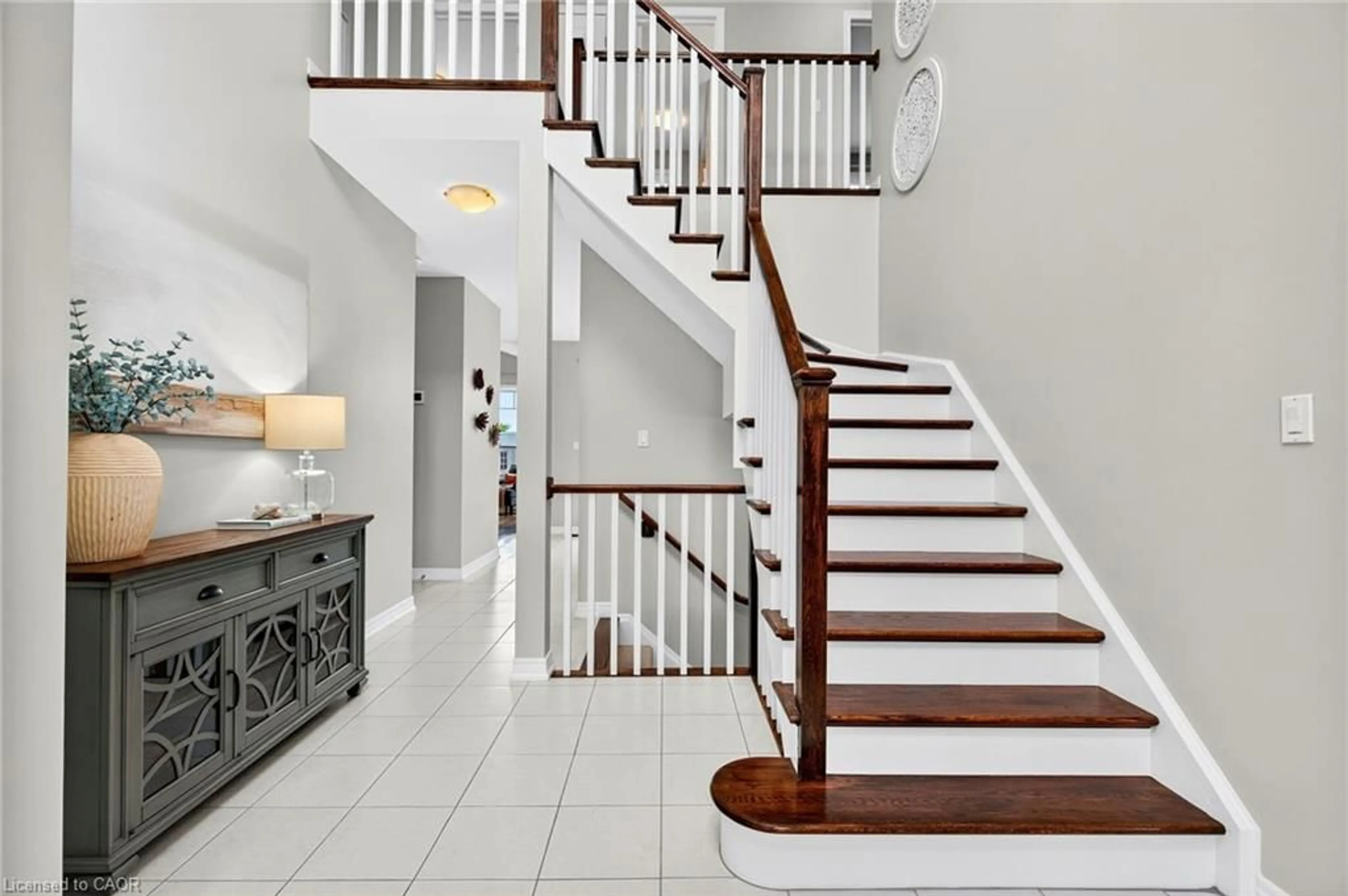 Stairs for 5 Gateway Ave, Smithville Ontario L0R 2A0
