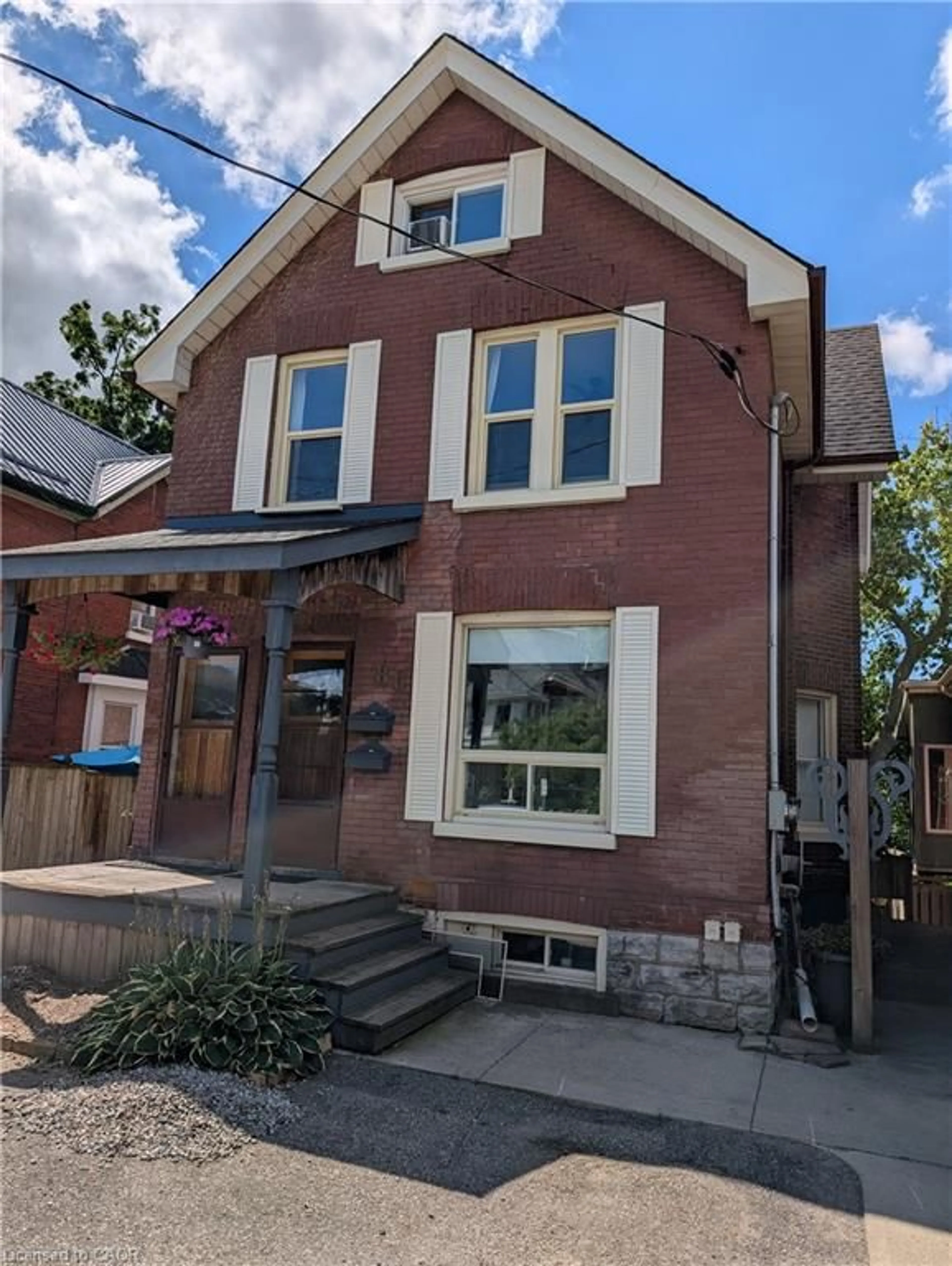 Home with brick exterior material, building for 86 Park Ave, Brantford Ontario N3S 5H6