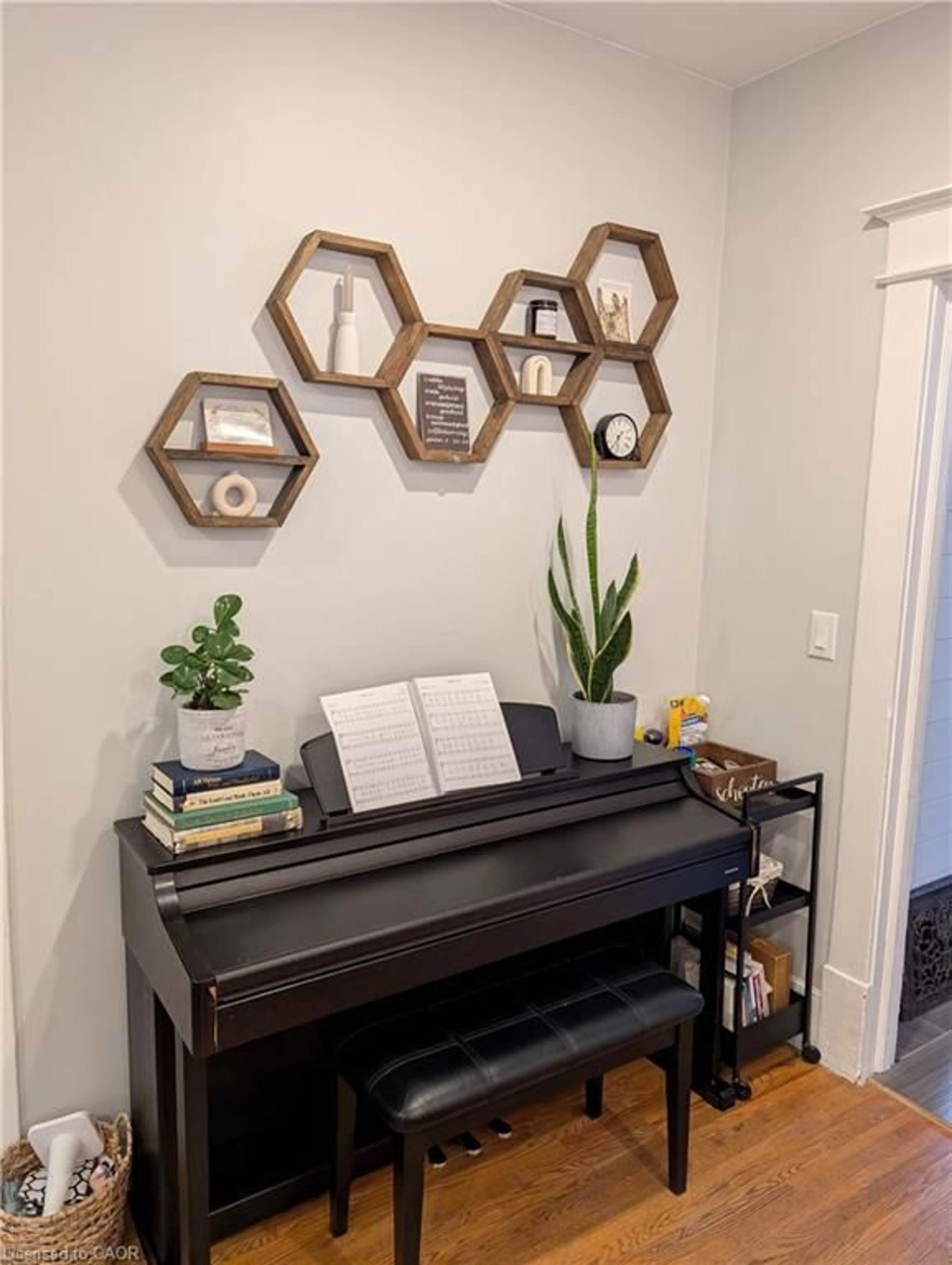Indoor entryway for 86 Park Ave, Brantford Ontario N3S 5H6
