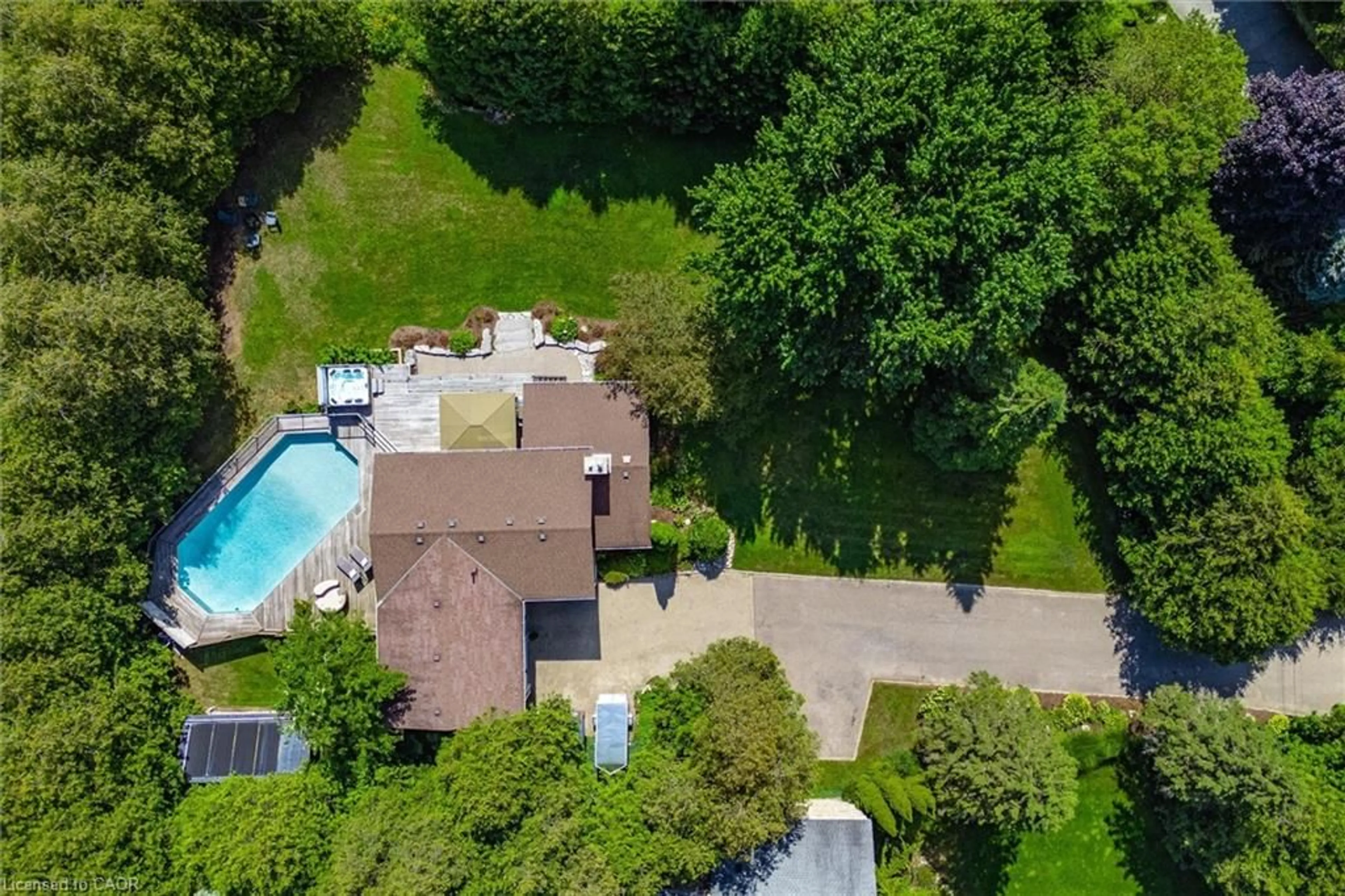 A pic from outside/outdoor area/front of a property/back of a property/a pic from drone, unknown for 453 Mill St, Elora Ontario N0B 1S0