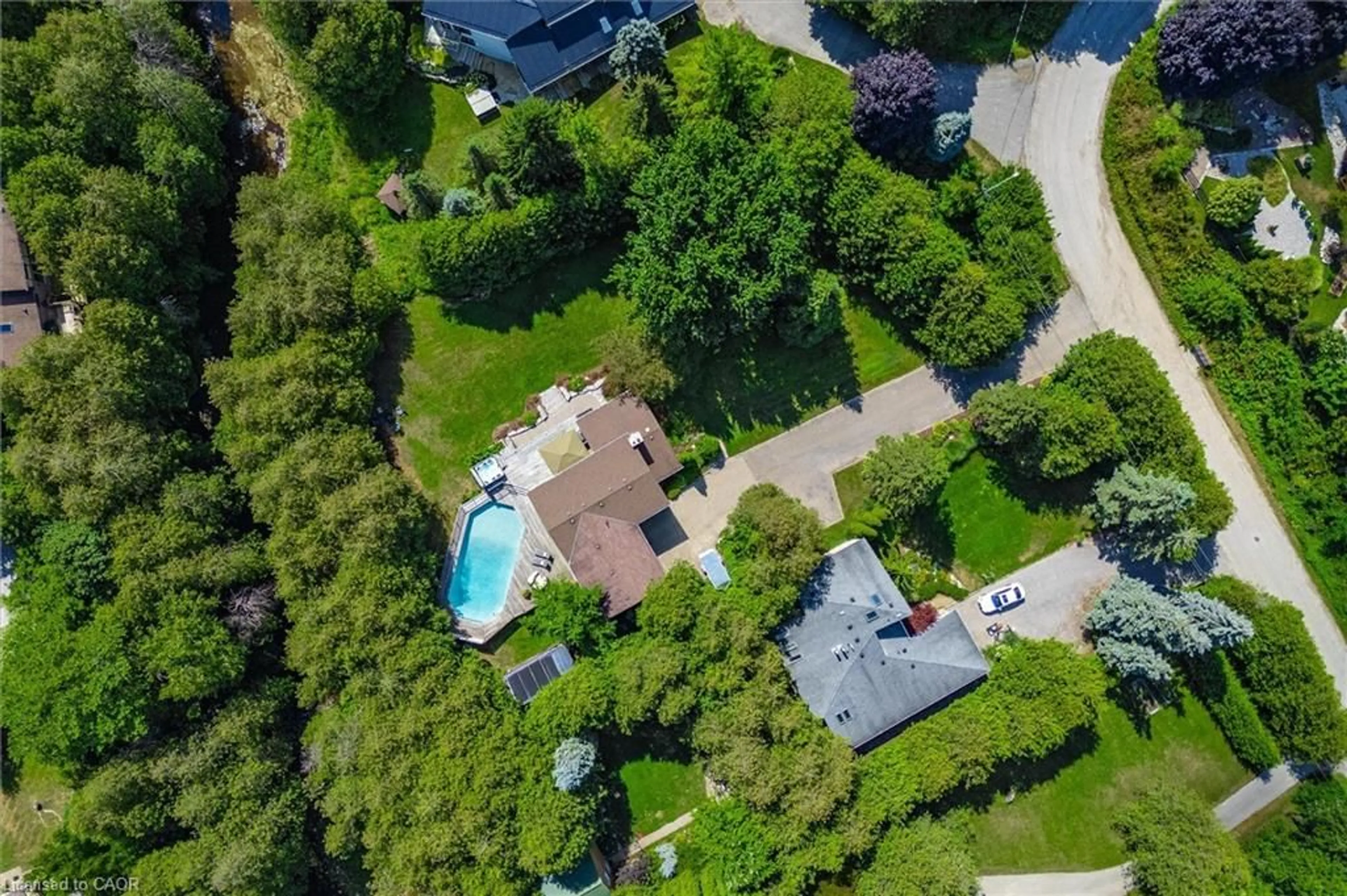 A pic from outside/outdoor area/front of a property/back of a property/a pic from drone, street for 453 Mill St, Elora Ontario N0B 1S0