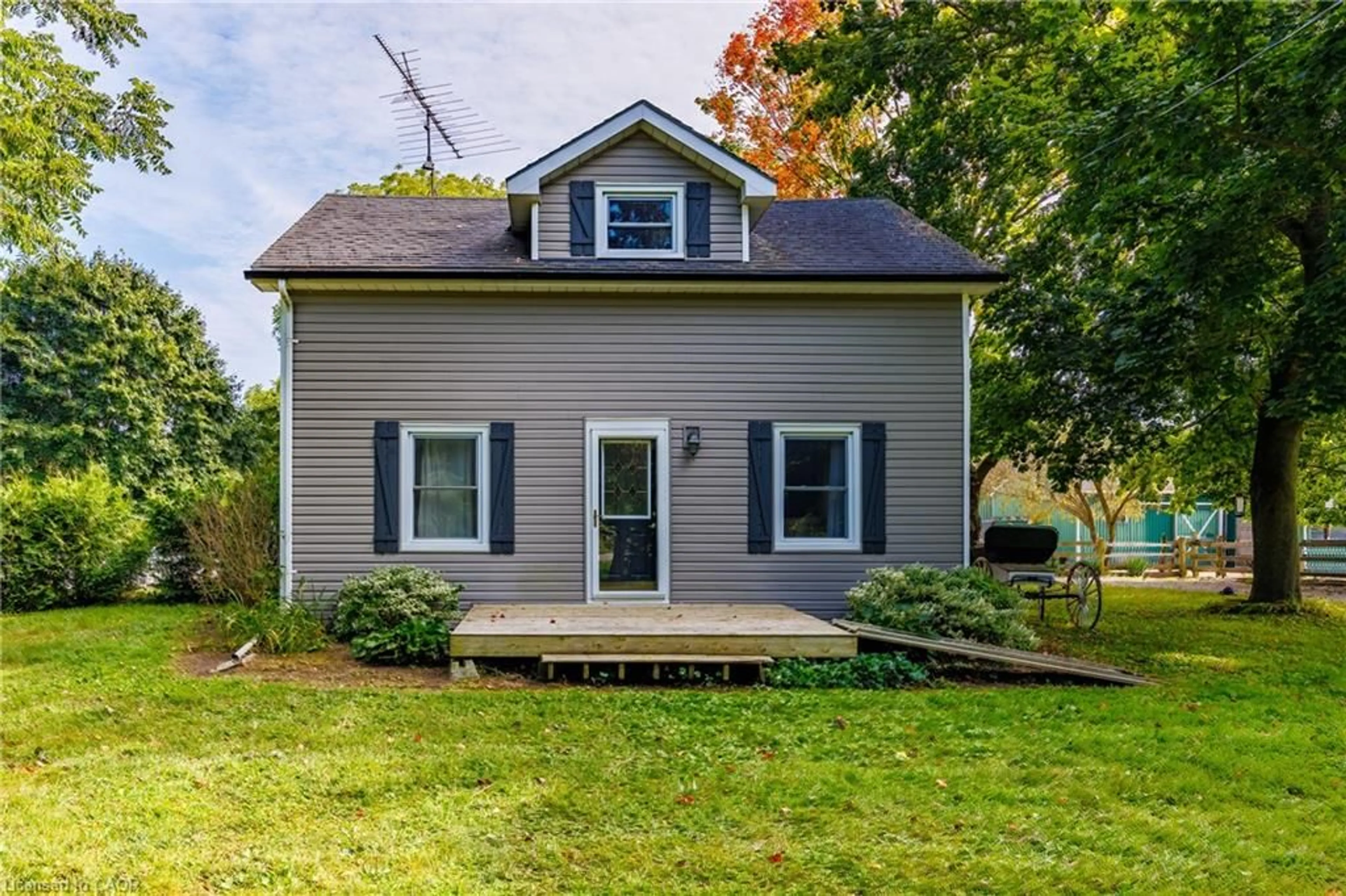 Home with vinyl exterior material, street for 1666 Old Brock St, Vittoria Ontario N0E 1W0