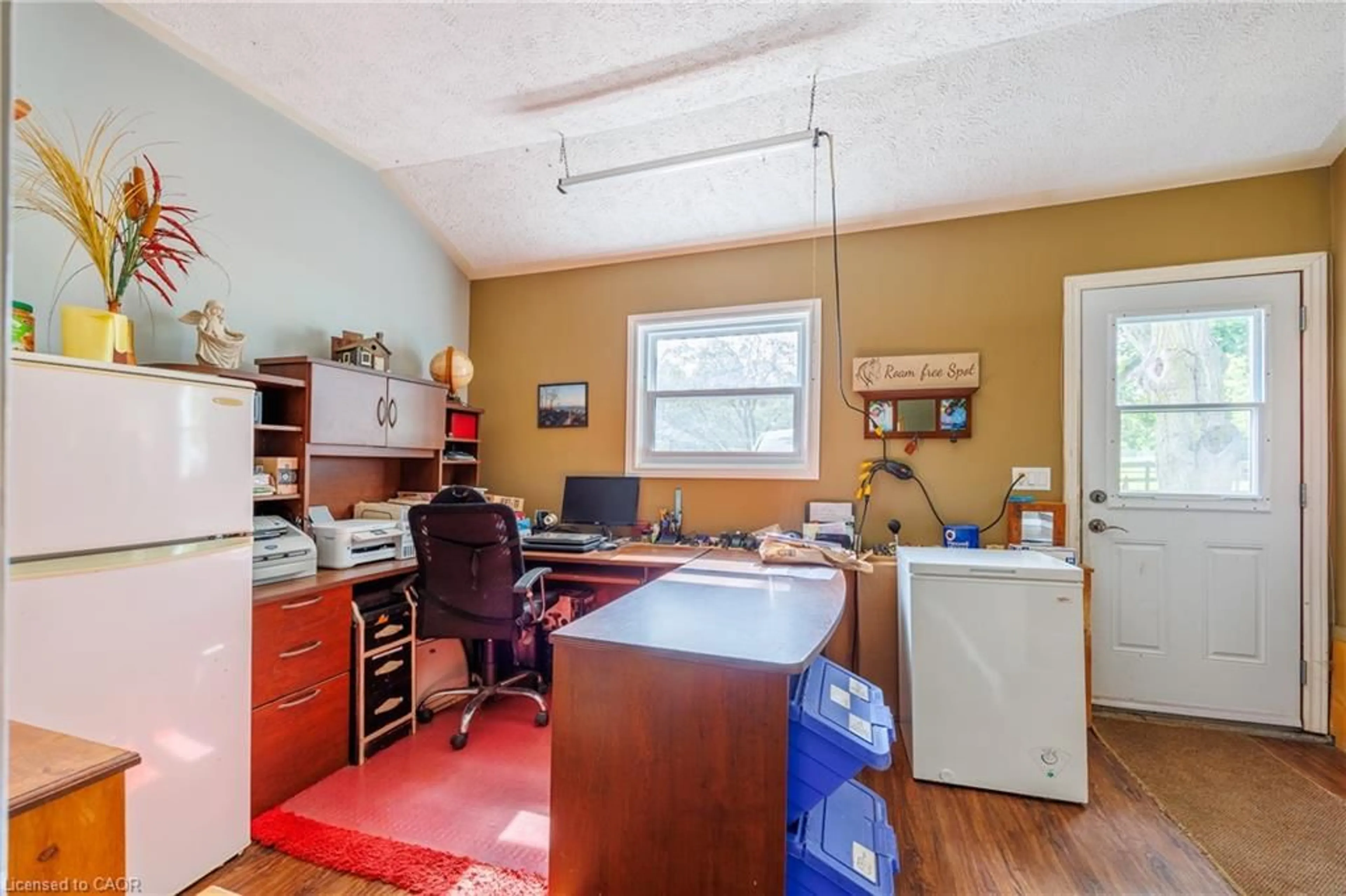 A pic of a room for 1666 Old Brock St, Vittoria Ontario N0E 1W0