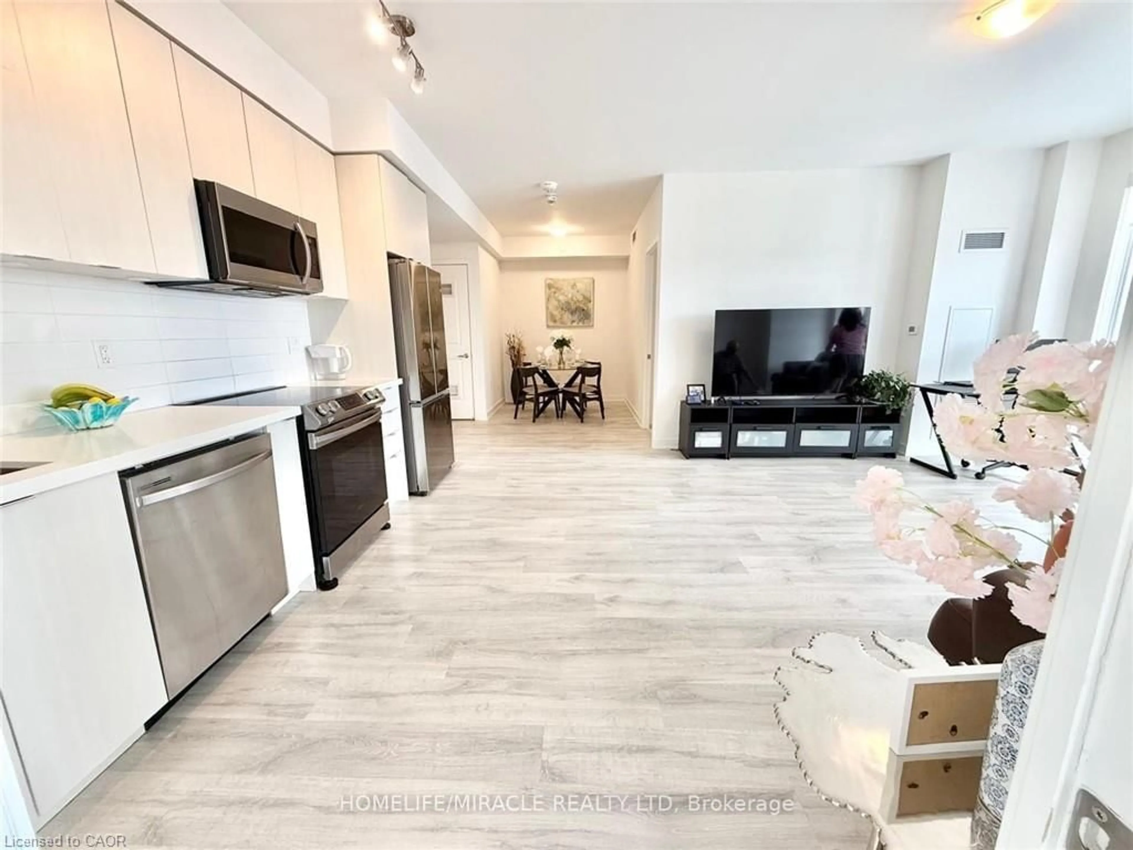 Open concept kitchen, unknown for 4675 Metcalfe Ave #1207, Mississauga Ontario L5M 0Z8