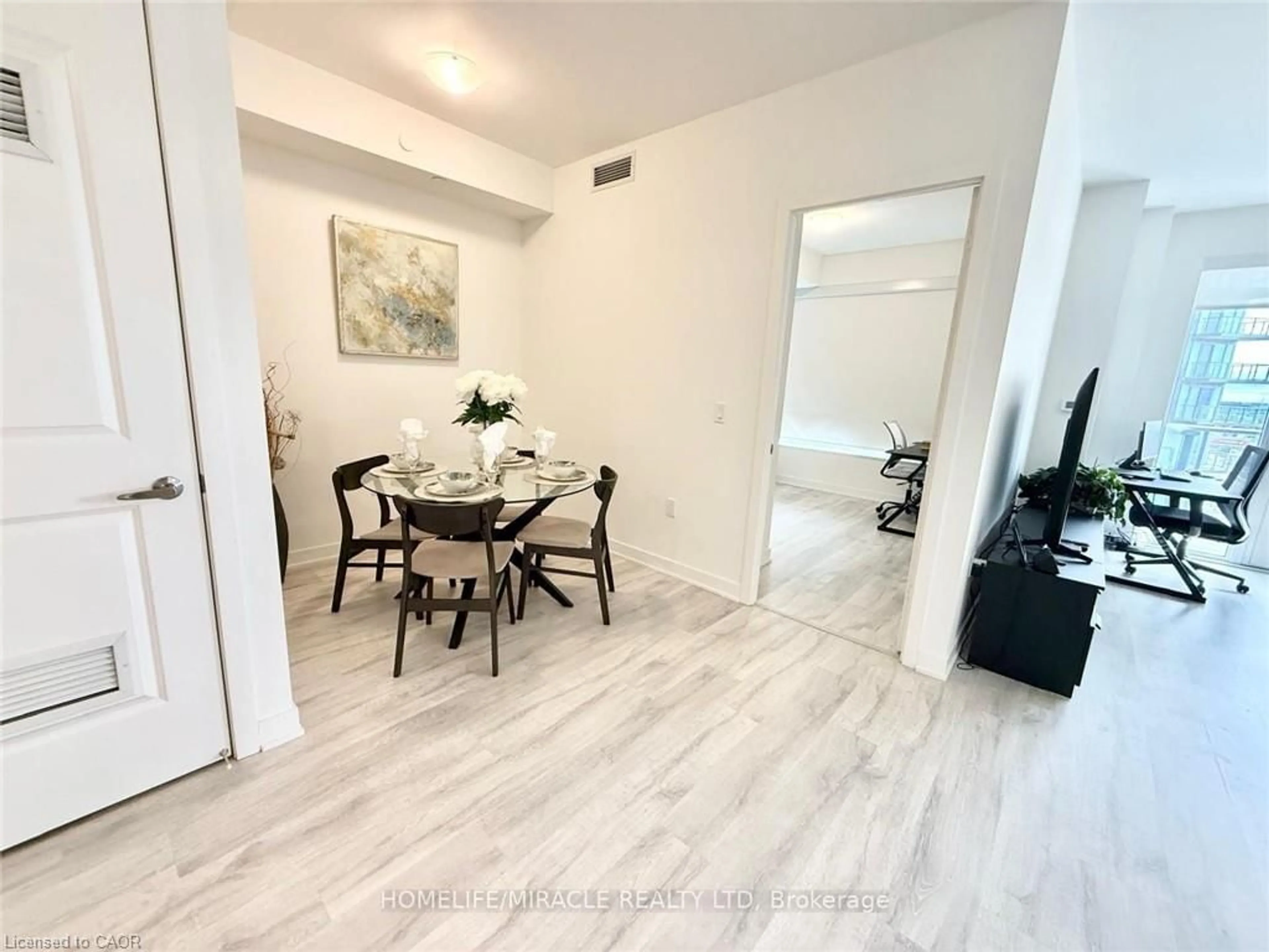 A pic of a room for 4675 Metcalfe Ave #1207, Mississauga Ontario L5M 0Z8