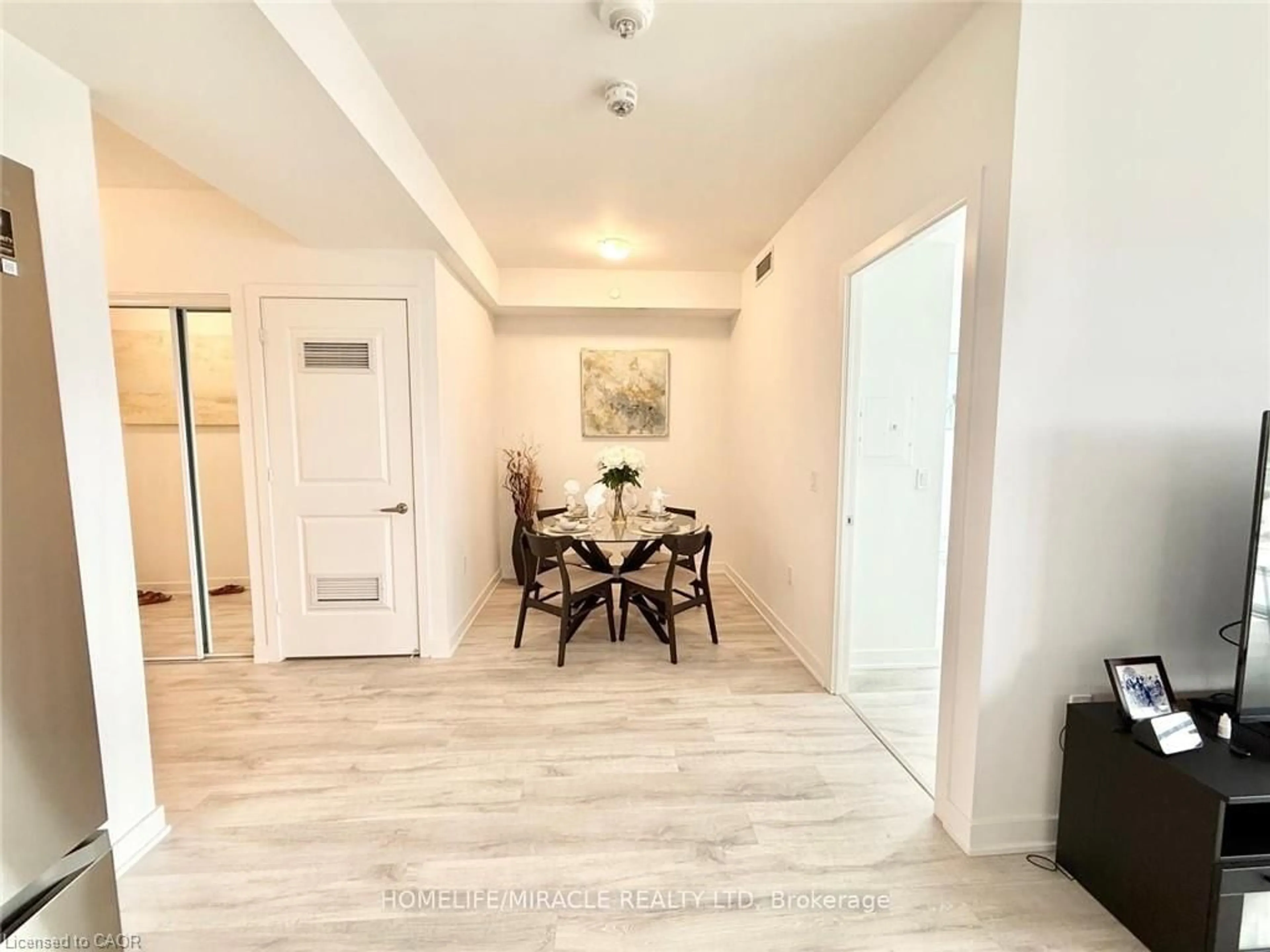 A pic of a room for 4675 Metcalfe Ave #1207, Mississauga Ontario L5M 0Z8
