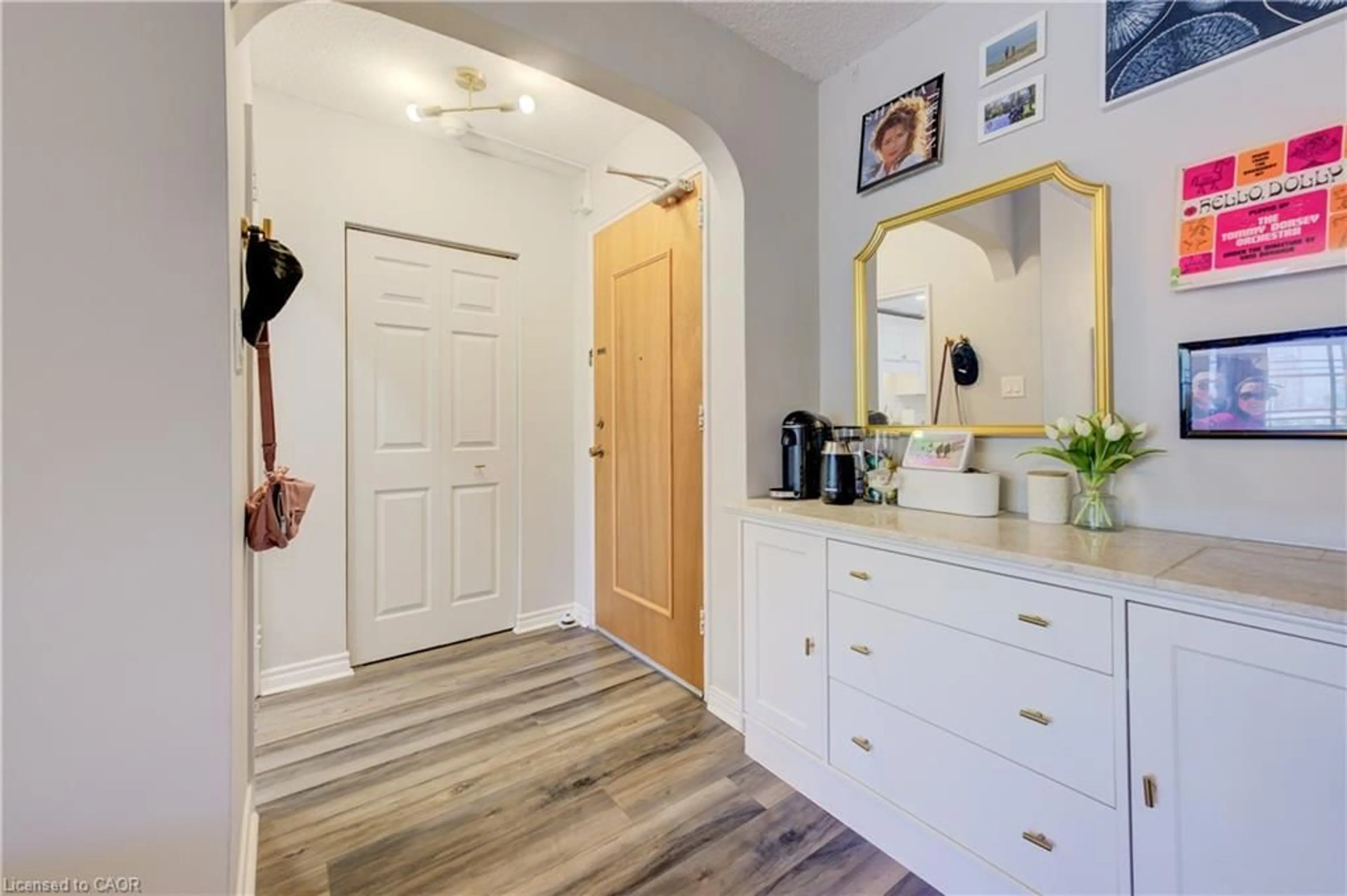 Indoor entryway for 45 Westmount Rd #302, Waterloo Ontario N2L 2R3