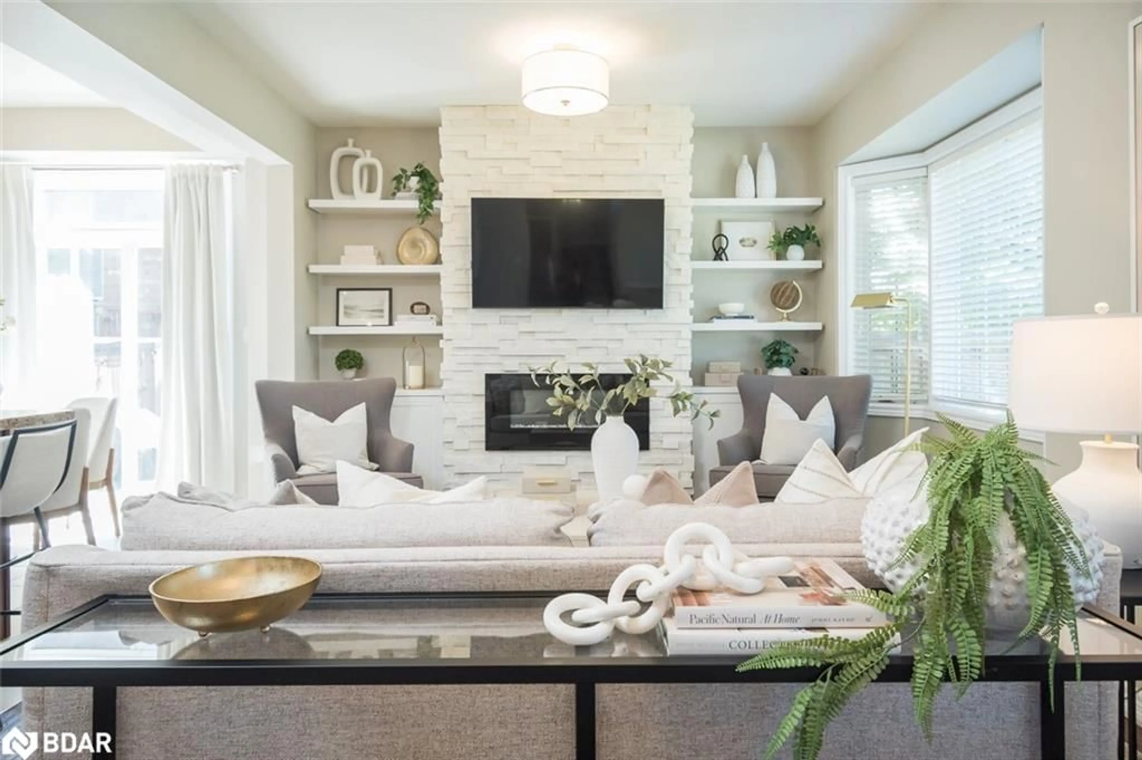 Living room with furniture, unknown for 90 Raymond Road, Hamilton Ontario L9K 0J6