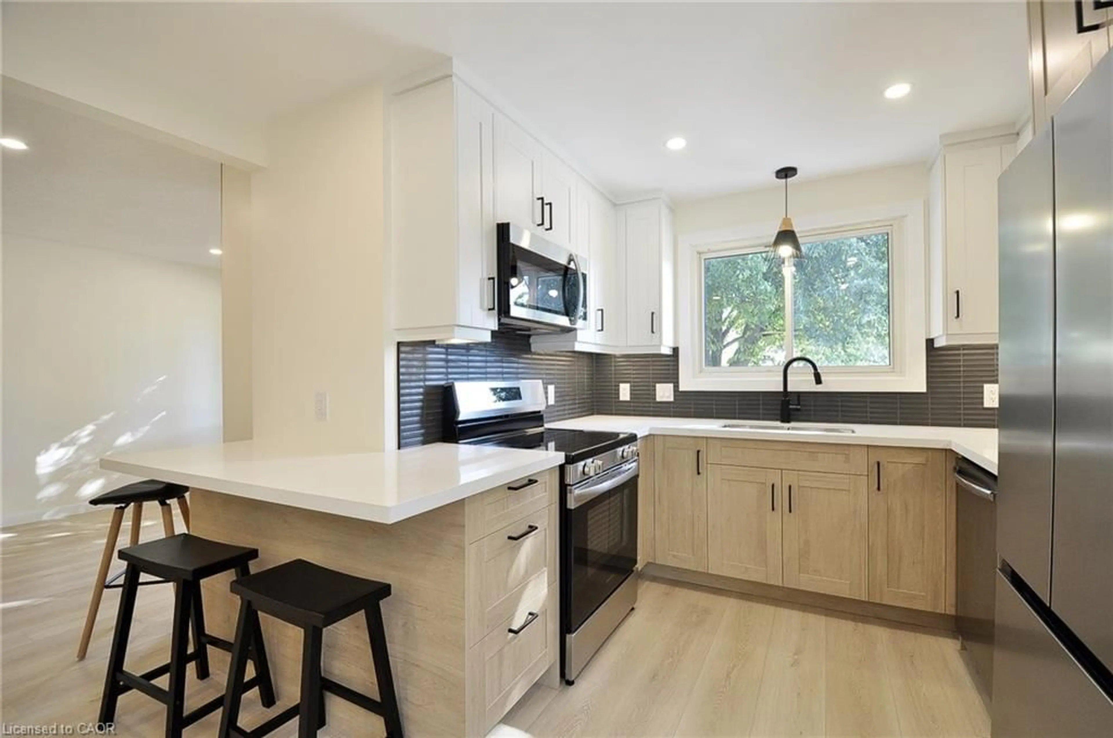 Open concept kitchen, ceramic/tile floor for 30 Grenadier Rd, Cambridge Ontario N1R 6E7