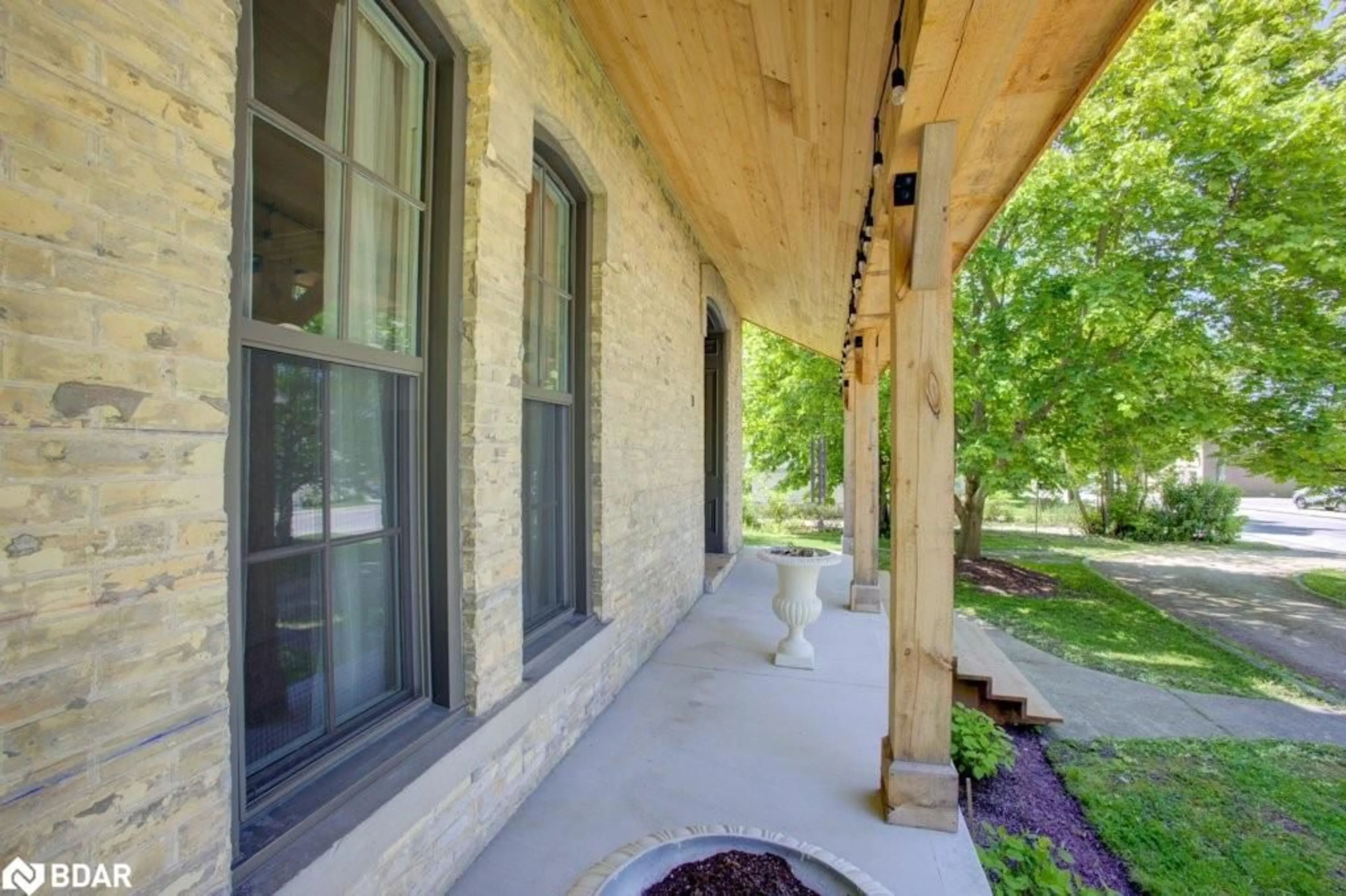 Patio, building for 150 Wellington St, Mount Forest Ontario N0G 2L2