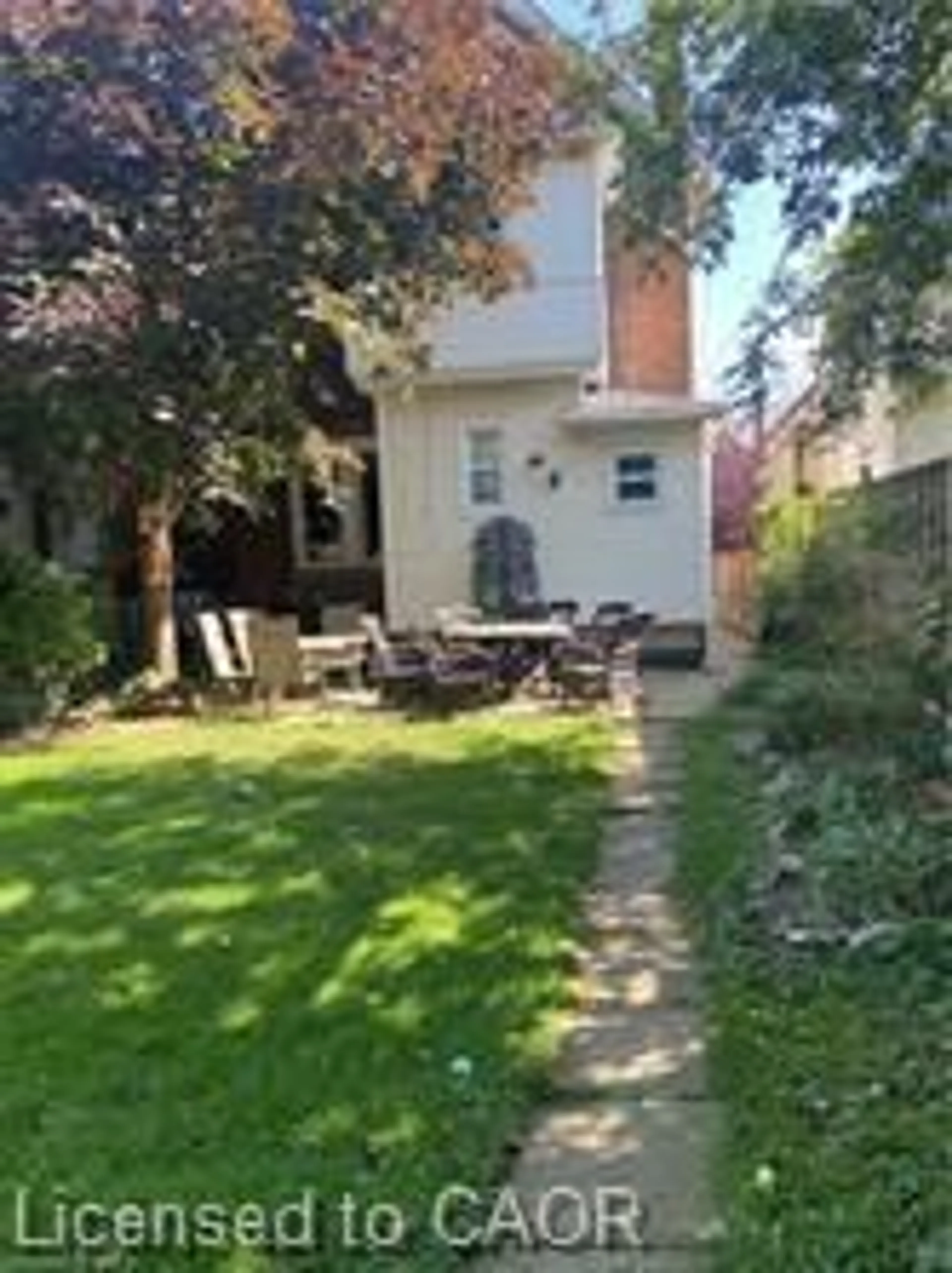 A pic from outside/outdoor area/front of a property/back of a property/a pic from drone, street for 44 Gladstone Ave, Hamilton Ontario L8M 2H6