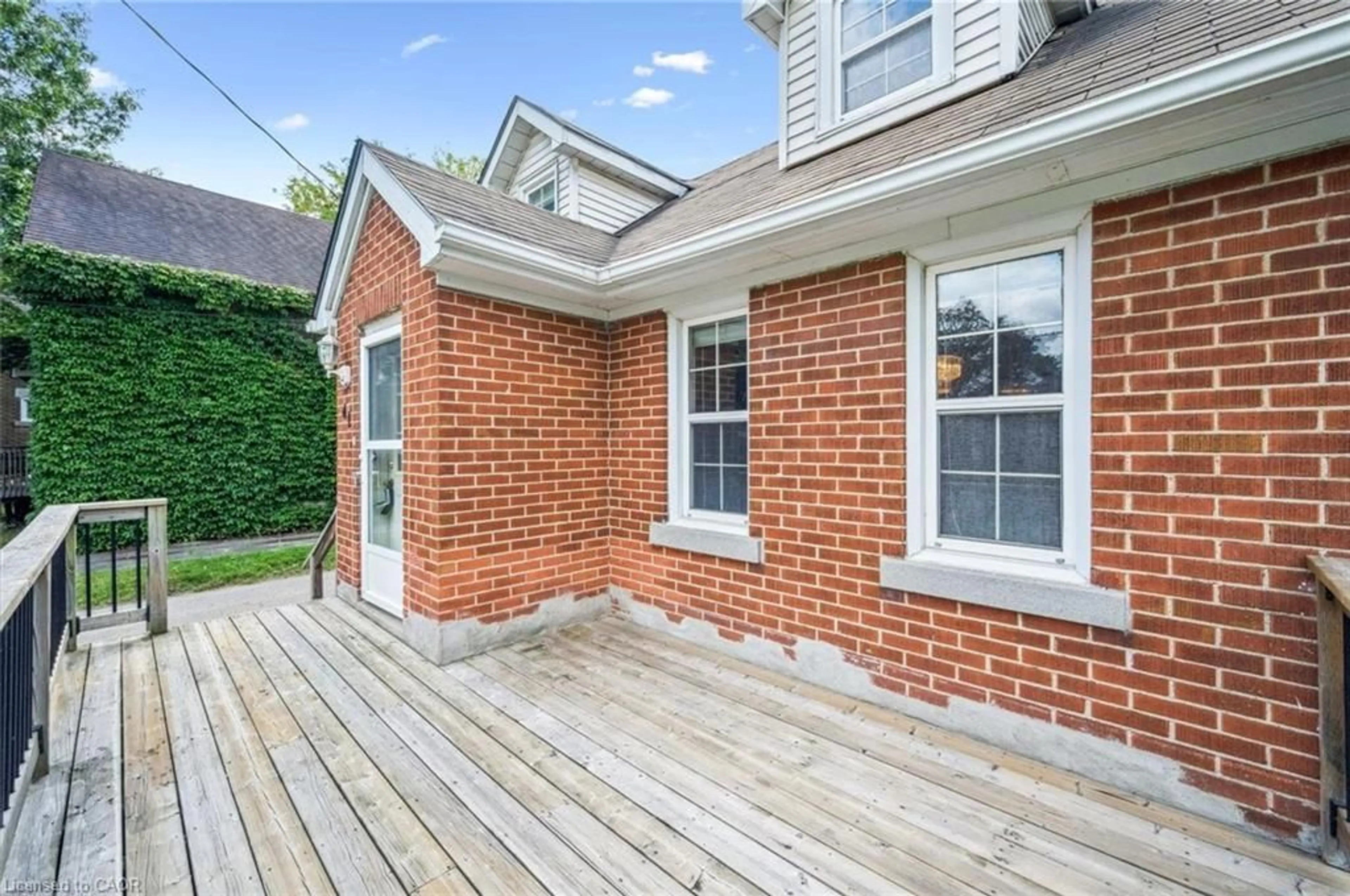 Home with brick exterior material, street for 41 Brunswick Ave, Kitchener Ontario N2H 4E7