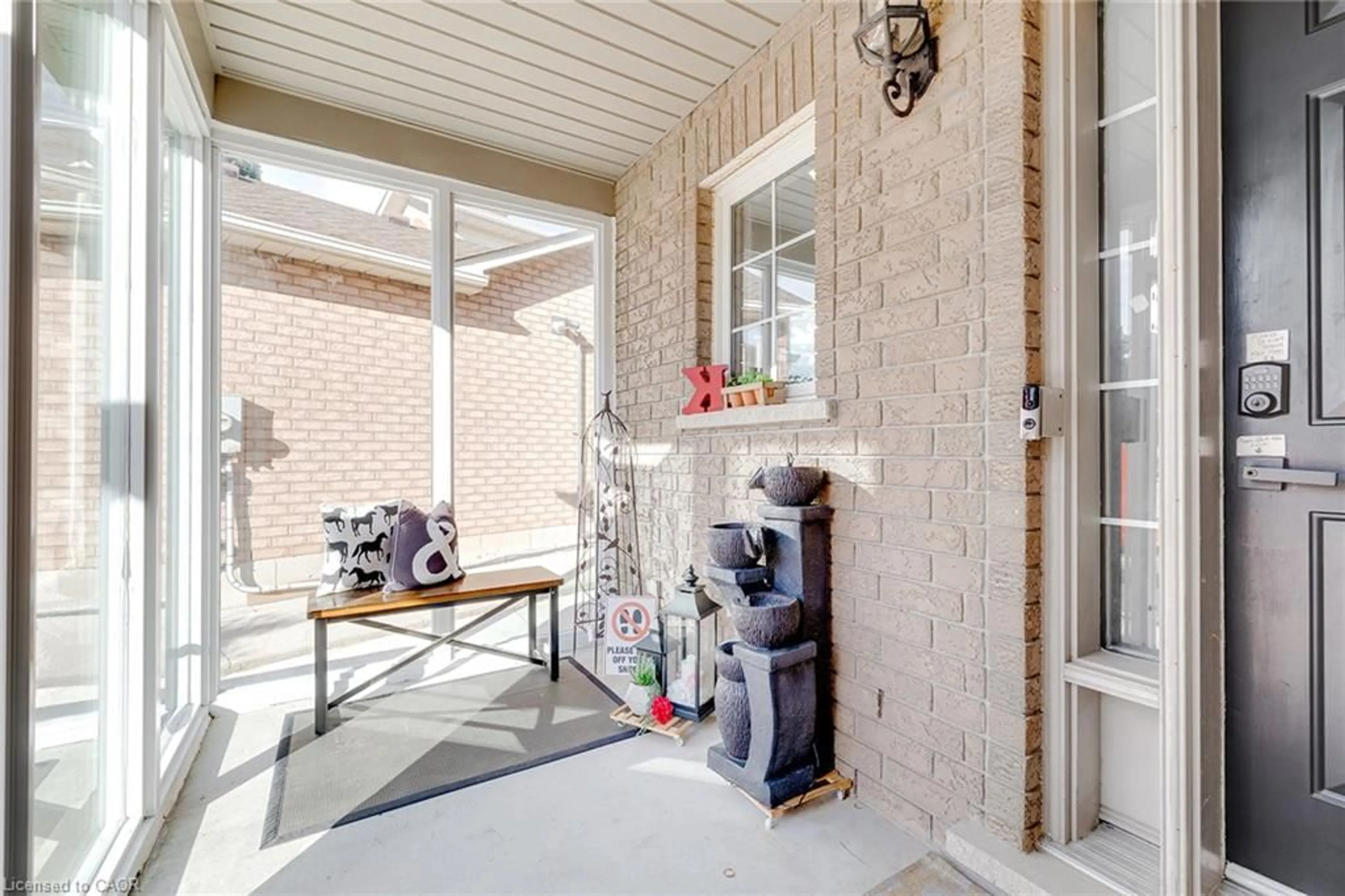 Indoor entryway for 44 Pentland Rd, Waterdown Ontario L0R 2H5