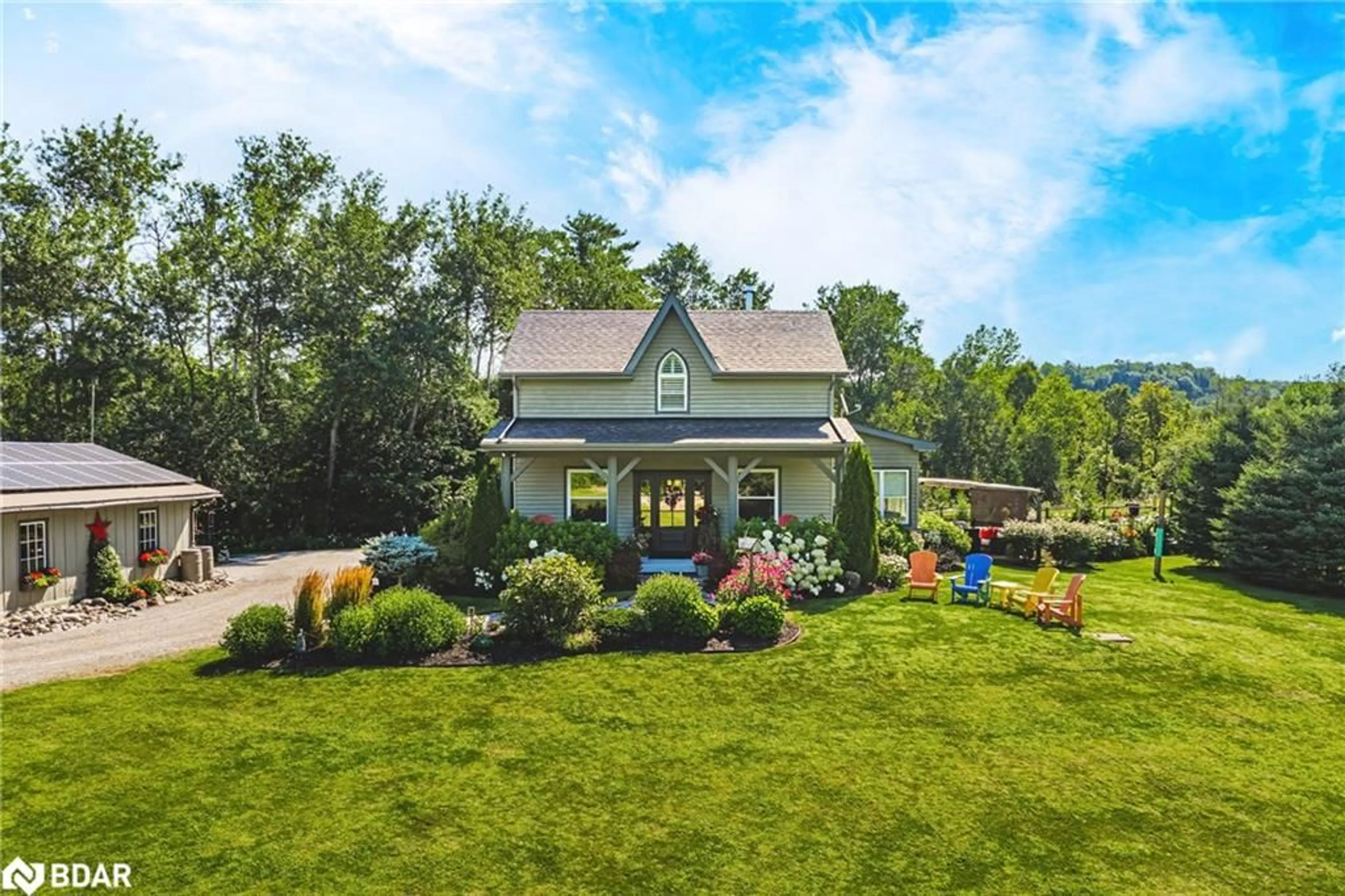 A pic from outside/outdoor area/front of a property/back of a property/a pic from drone, mountain view for 8305 Canyon Rd, Campbellville Ontario L0P 1B0