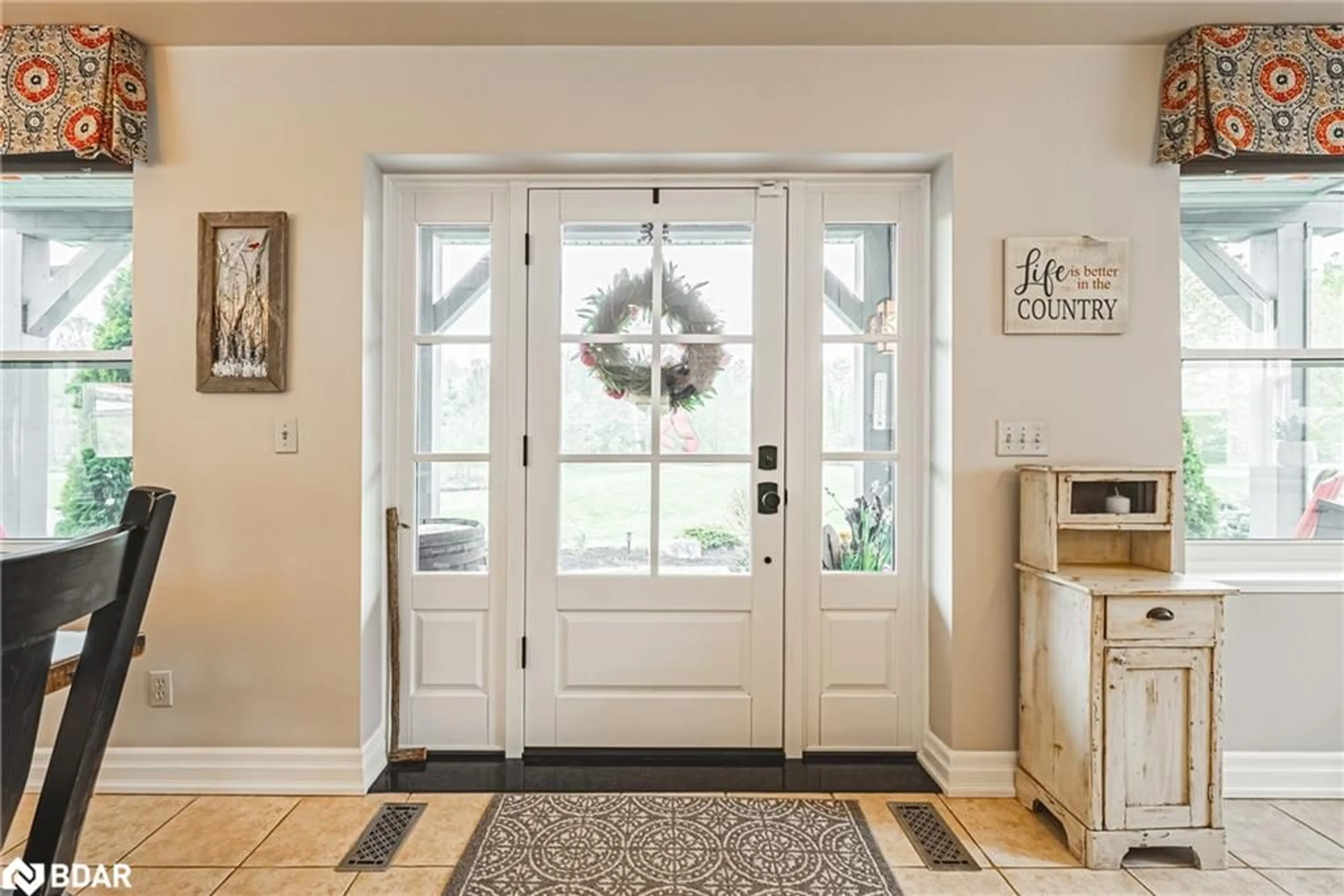 Indoor entryway for 8305 Canyon Rd, Campbellville Ontario L0P 1B0