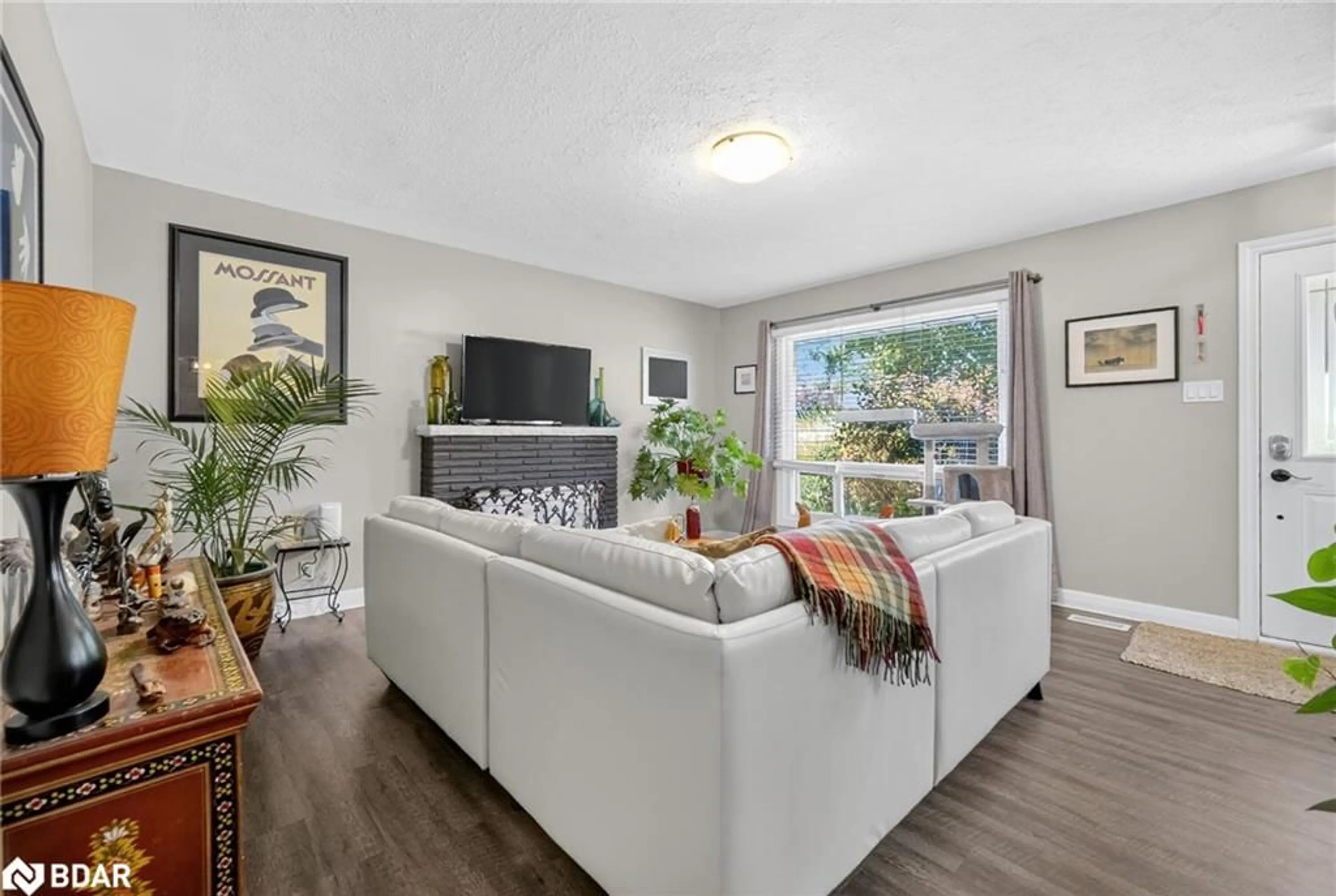 Living room with furniture, unknown for 364 Beachwood Ave, London Ontario N6J 3K1