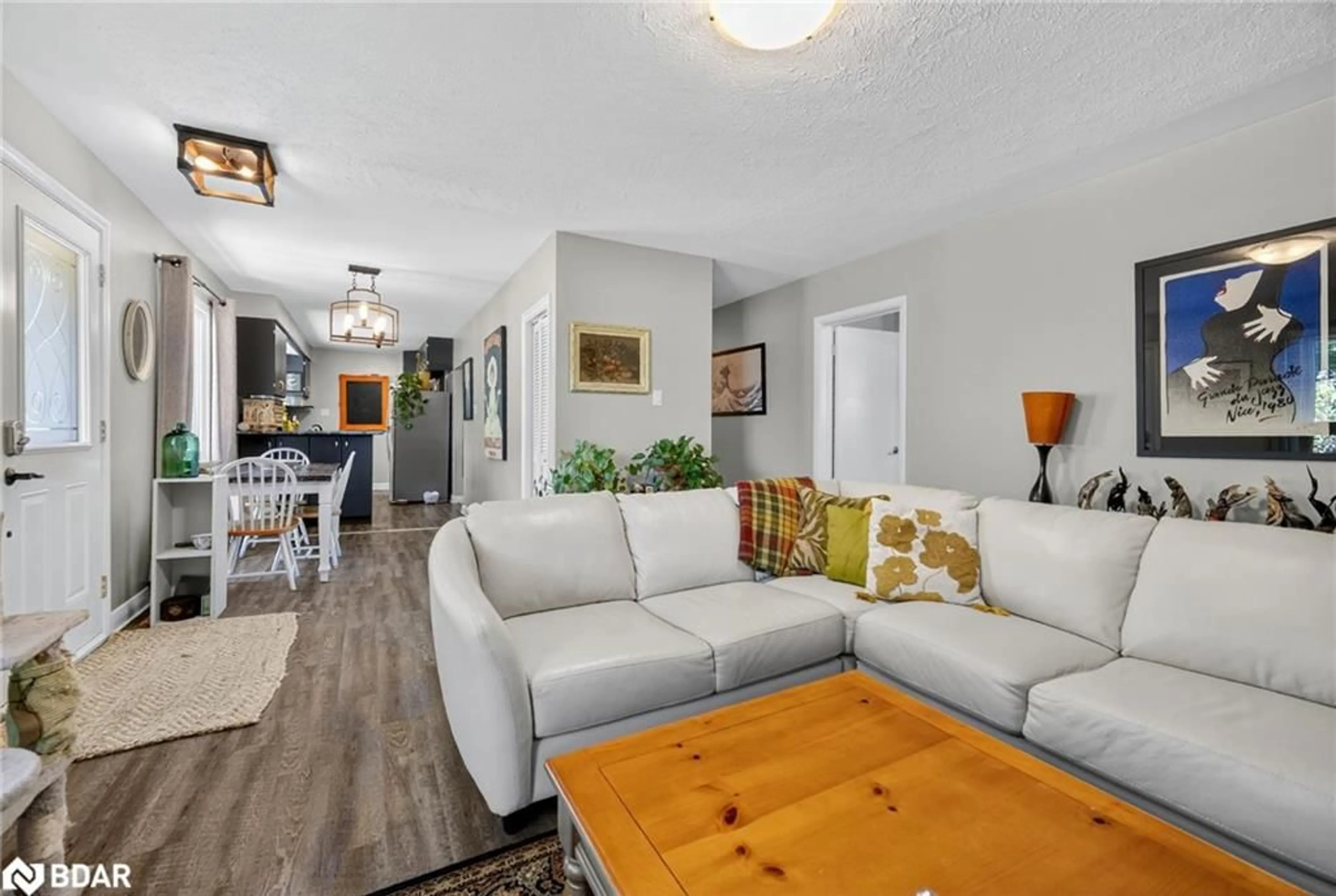 Living room with furniture, wood/laminate floor for 364 Beachwood Ave, London Ontario N6J 3K1