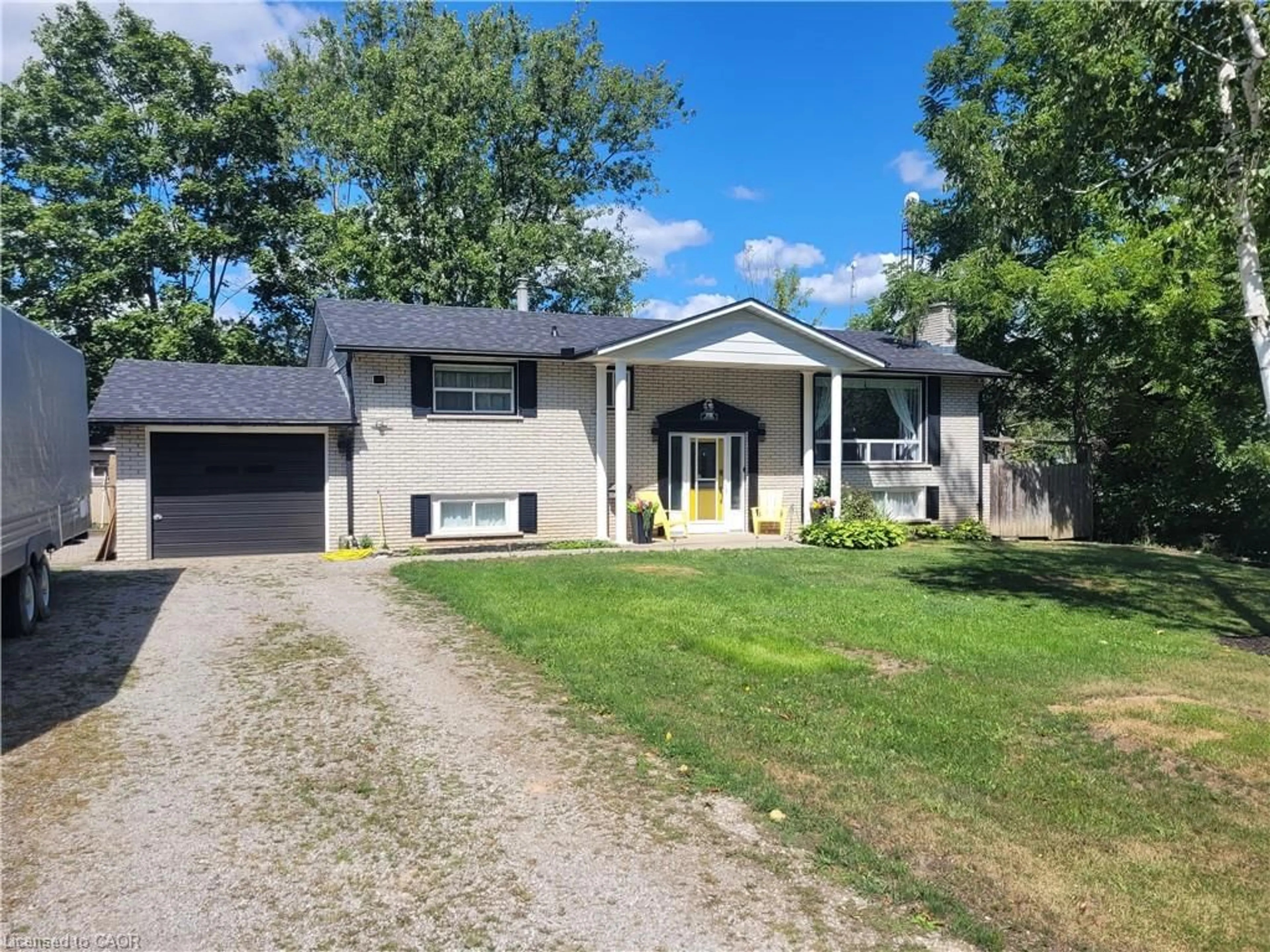 A pic from outside/outdoor area/front of a property/back of a property/a pic from drone, street for 1118 Diltz Rd, Dunnville Ontario N1A 2W2