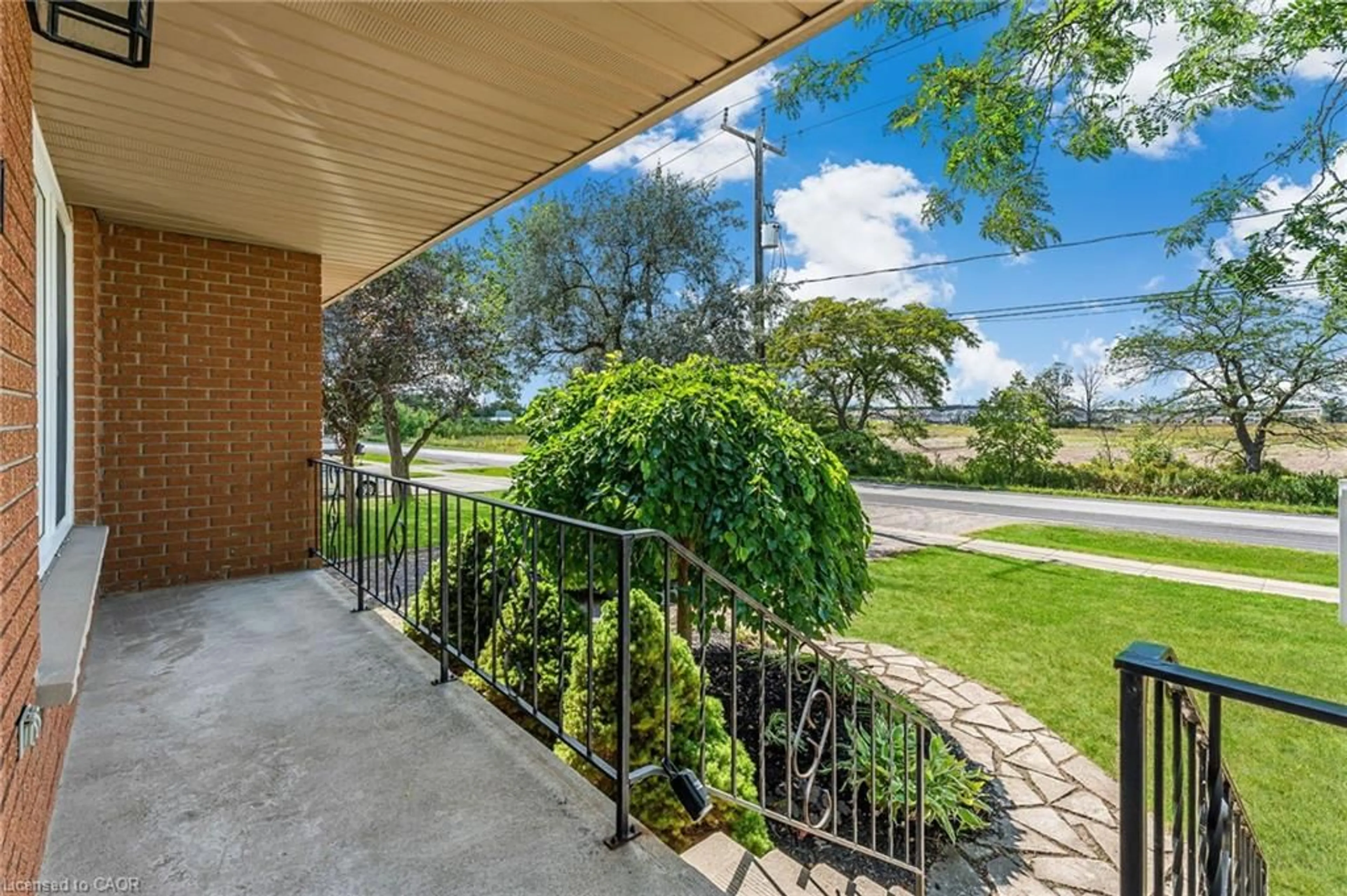 Patio, unknown for 21 South Grimsby Road 5, Smithville Ontario L0R 2A0