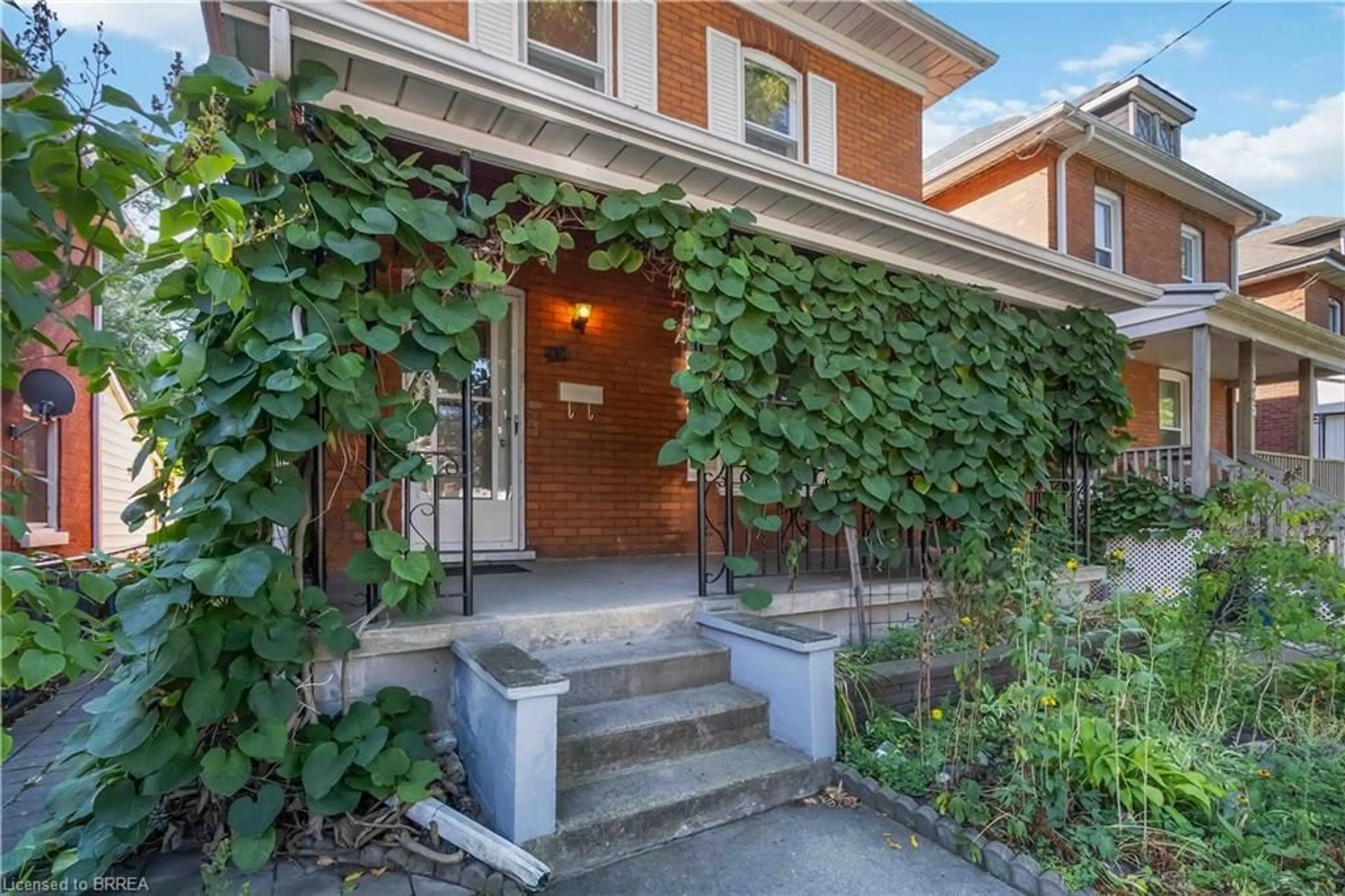 Indoor entryway for 127 Marlborough St, Brantford Ontario N3S 4S7