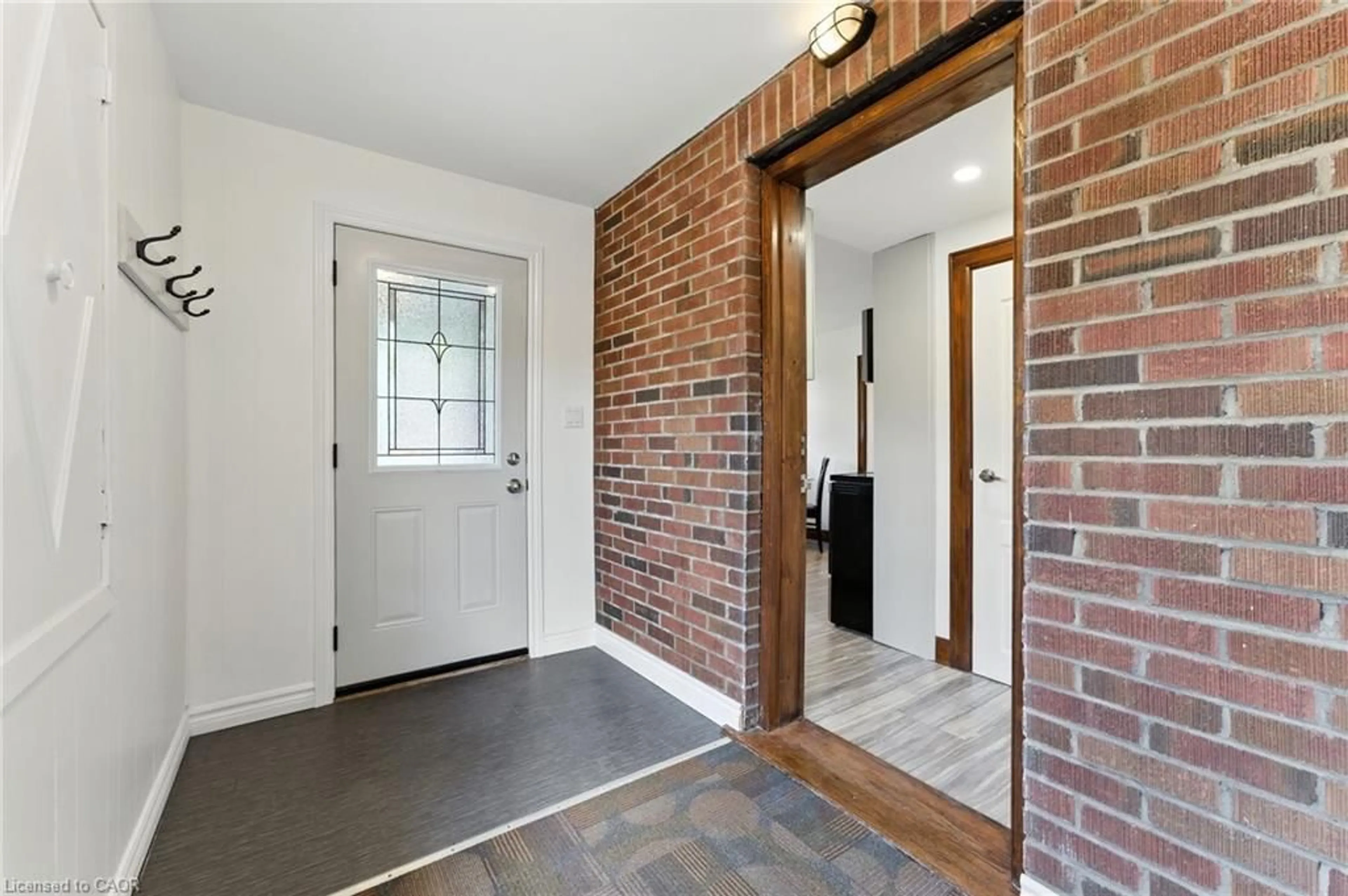 Indoor entryway for 117 Pollock Ave, Cambridge Ontario N1R 2C1
