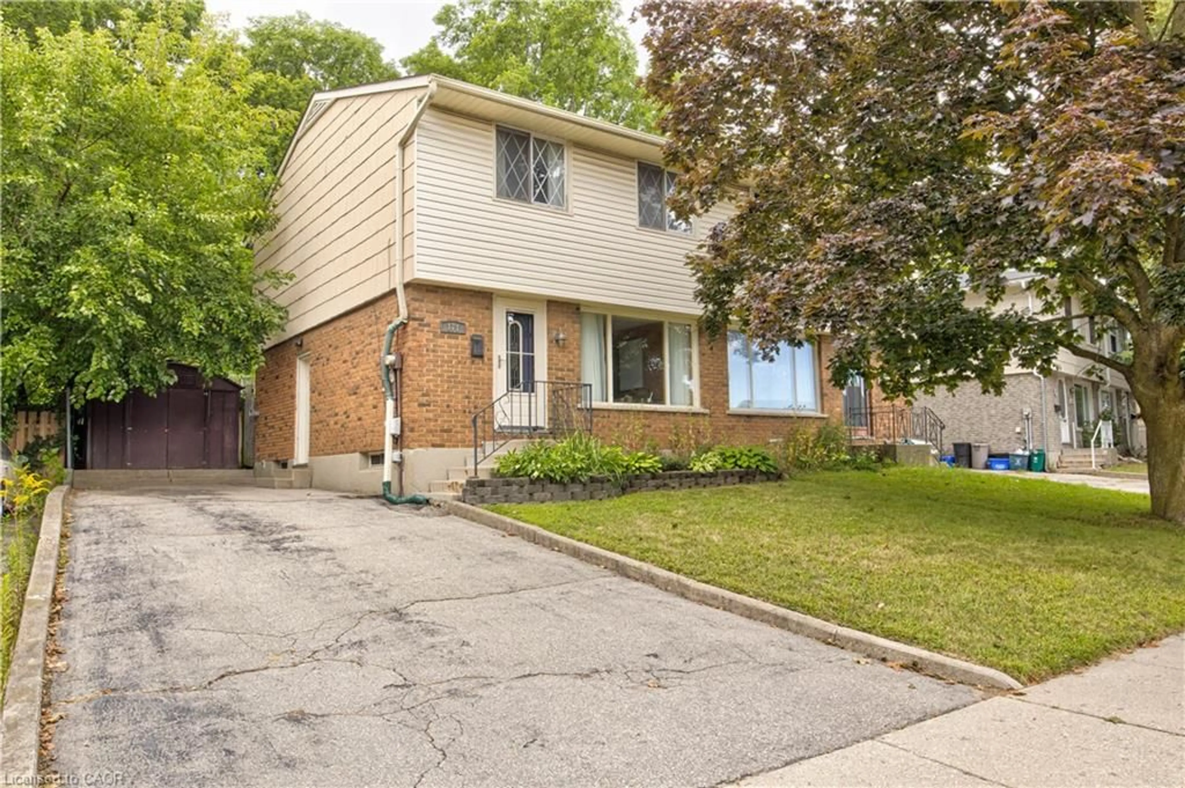 Home with brick exterior material, street for 171 Woodside Ave, Cambridge Ontario N1S 3X5
