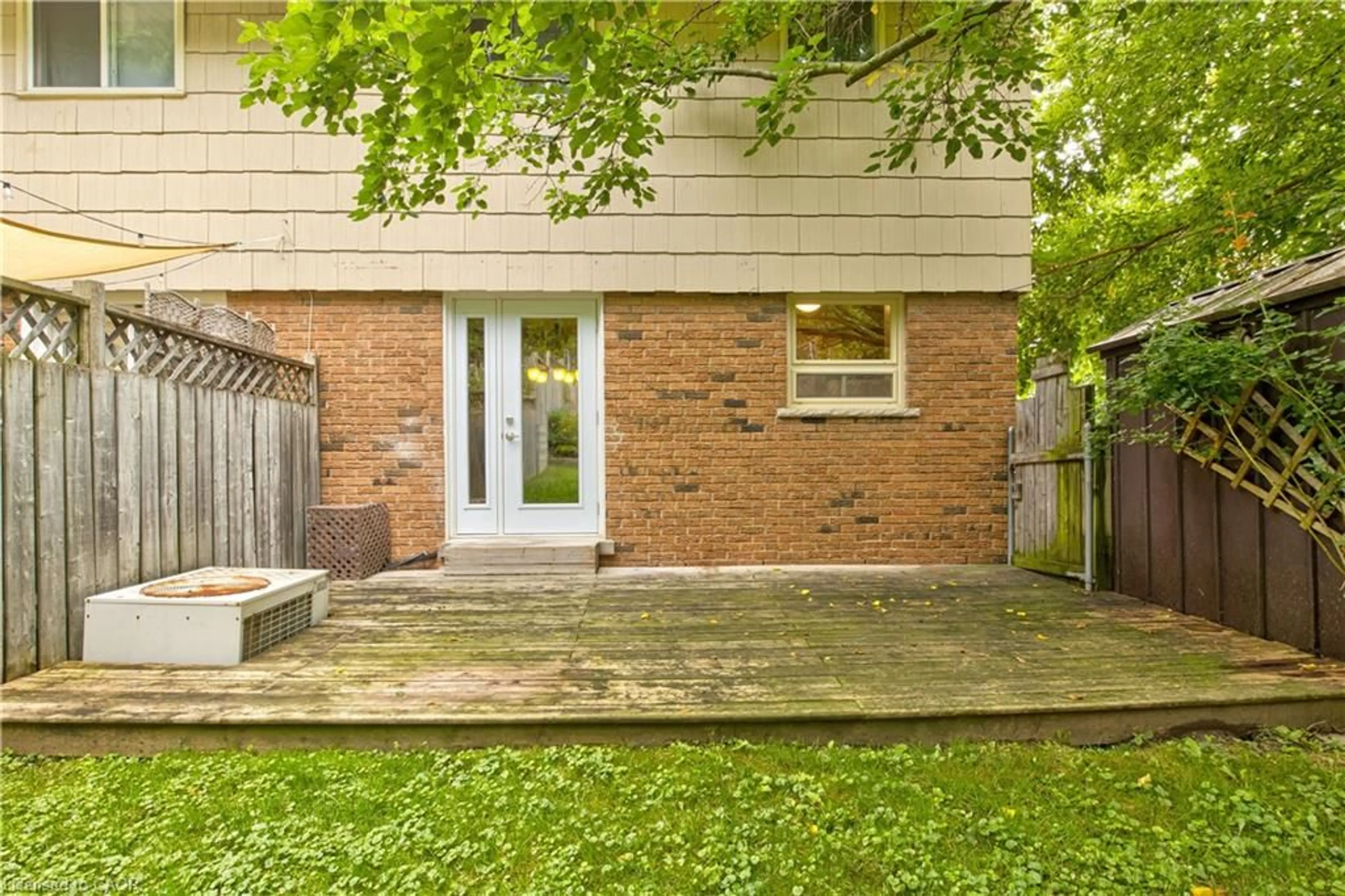 Patio, street for 171 Woodside Ave, Cambridge Ontario N1S 3X5