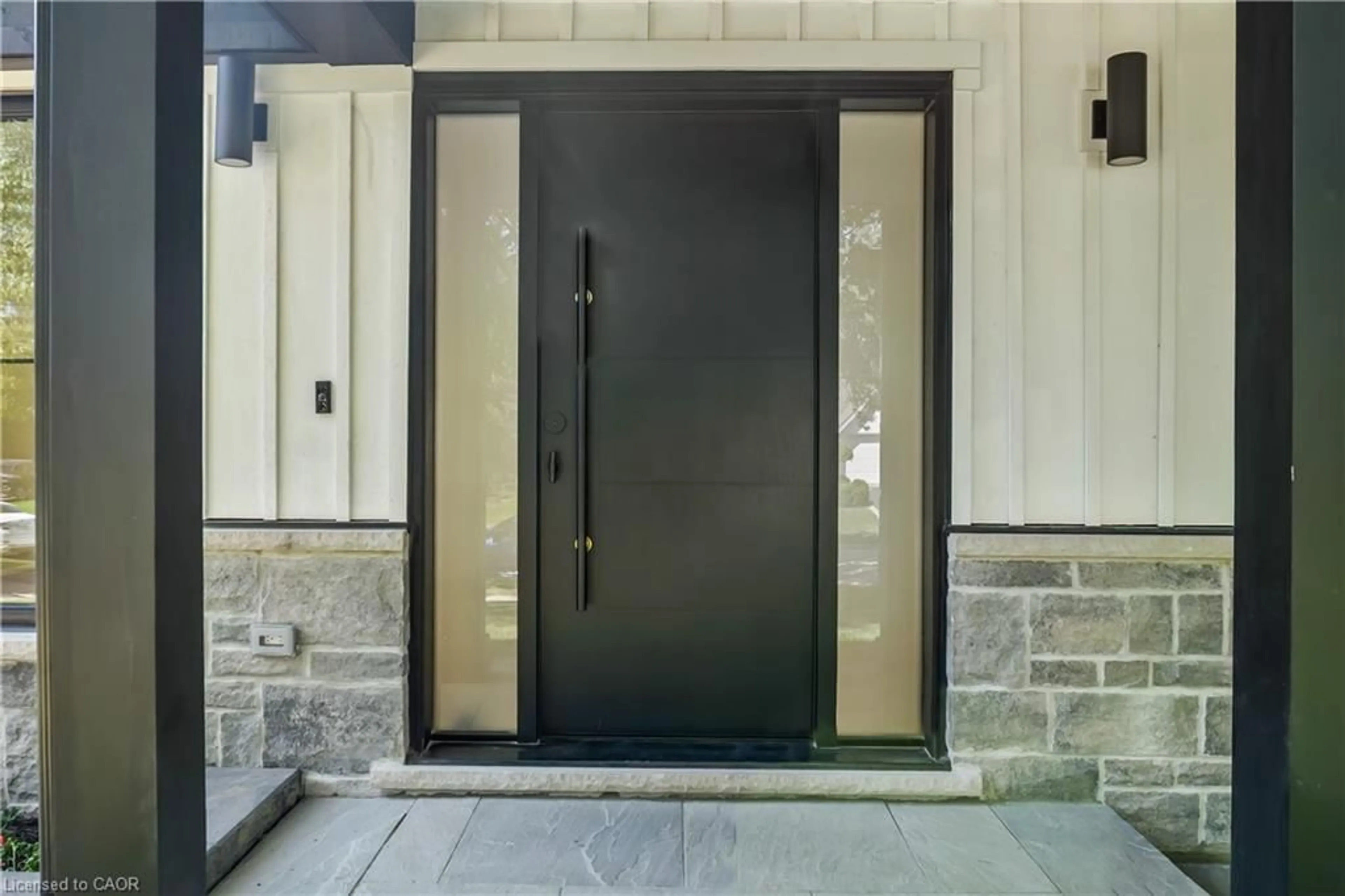 Indoor entryway for 319 Beechfield Rd, Oakville Ontario L6J 5H9