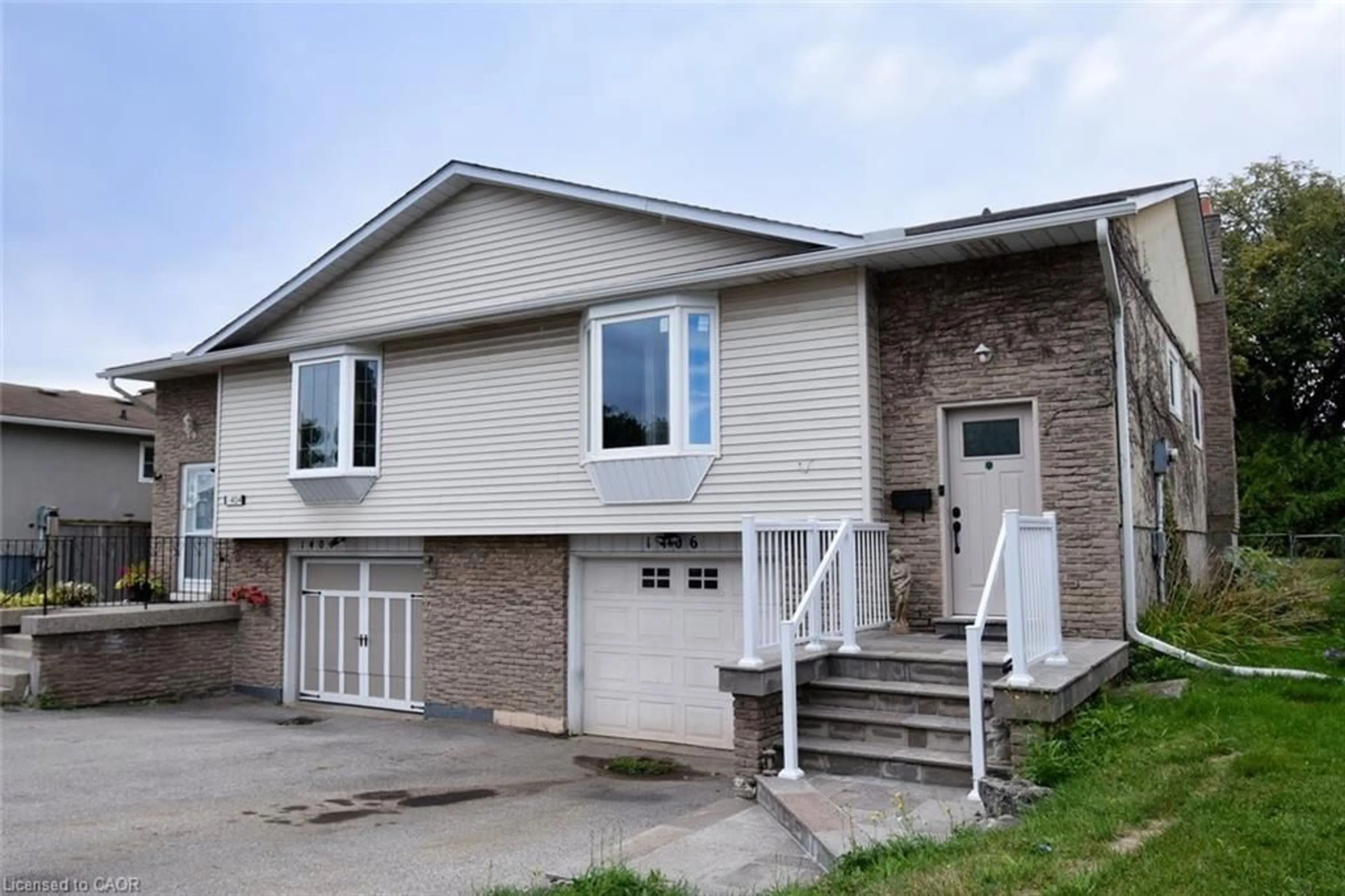 Home with vinyl exterior material, street for 1406 Headon Rd, Burlington Ontario L7M 1W5