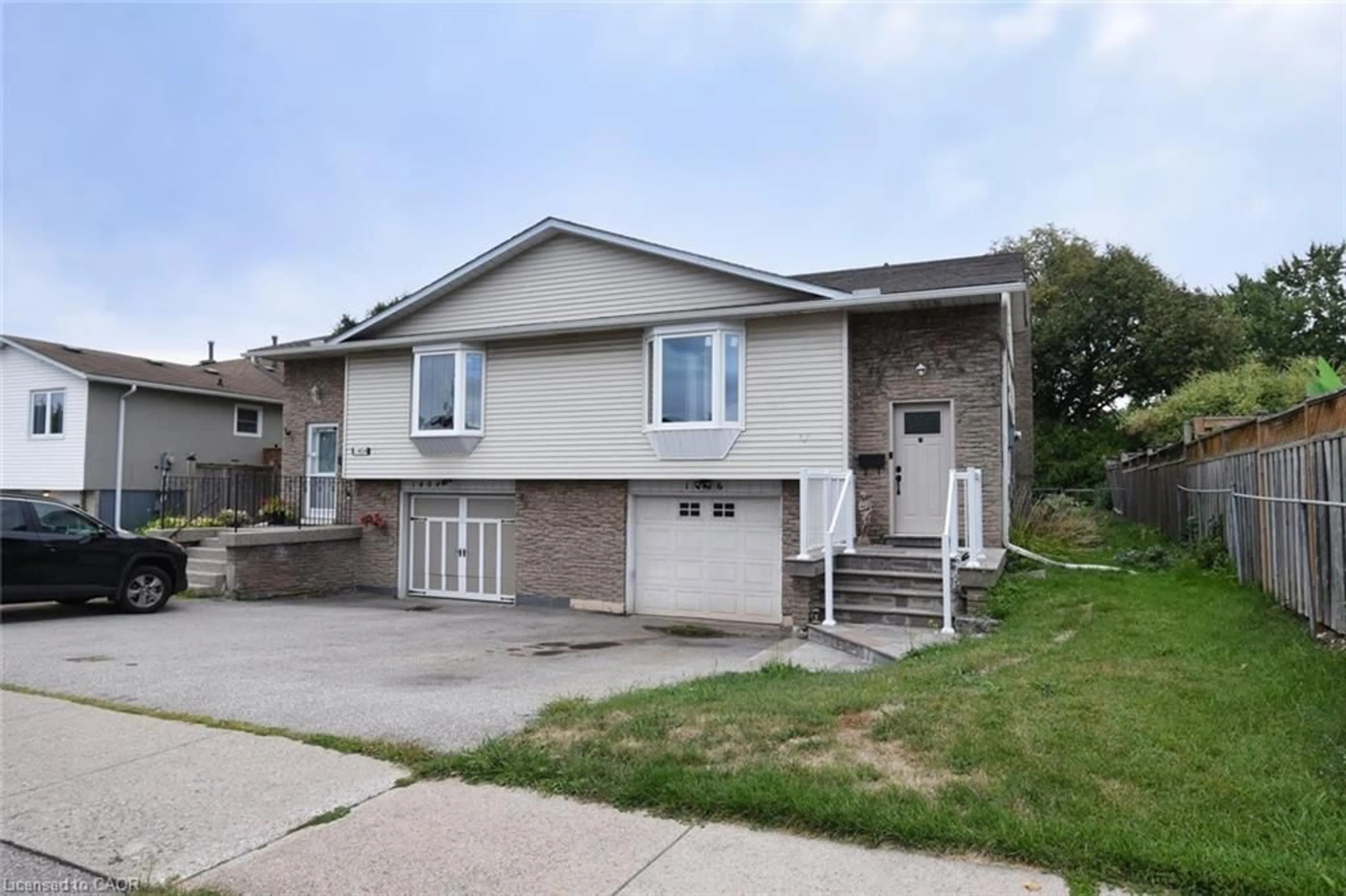 Home with vinyl exterior material, street for 1406 Headon Rd, Burlington Ontario L7M 1W5