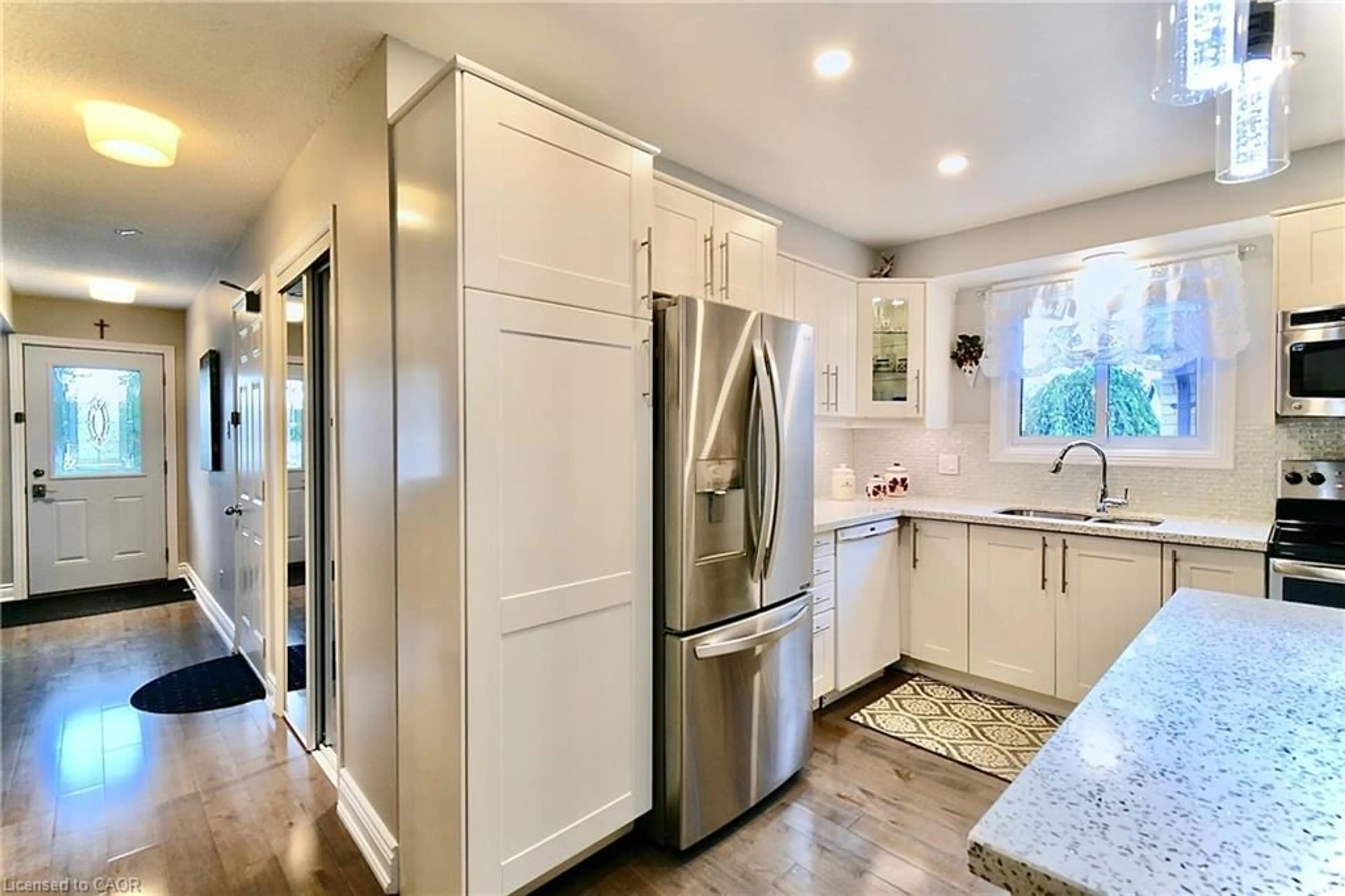 Contemporary kitchen, unknown for 40 Lyton Cres, Stoney Creek Ontario L8J 2C9