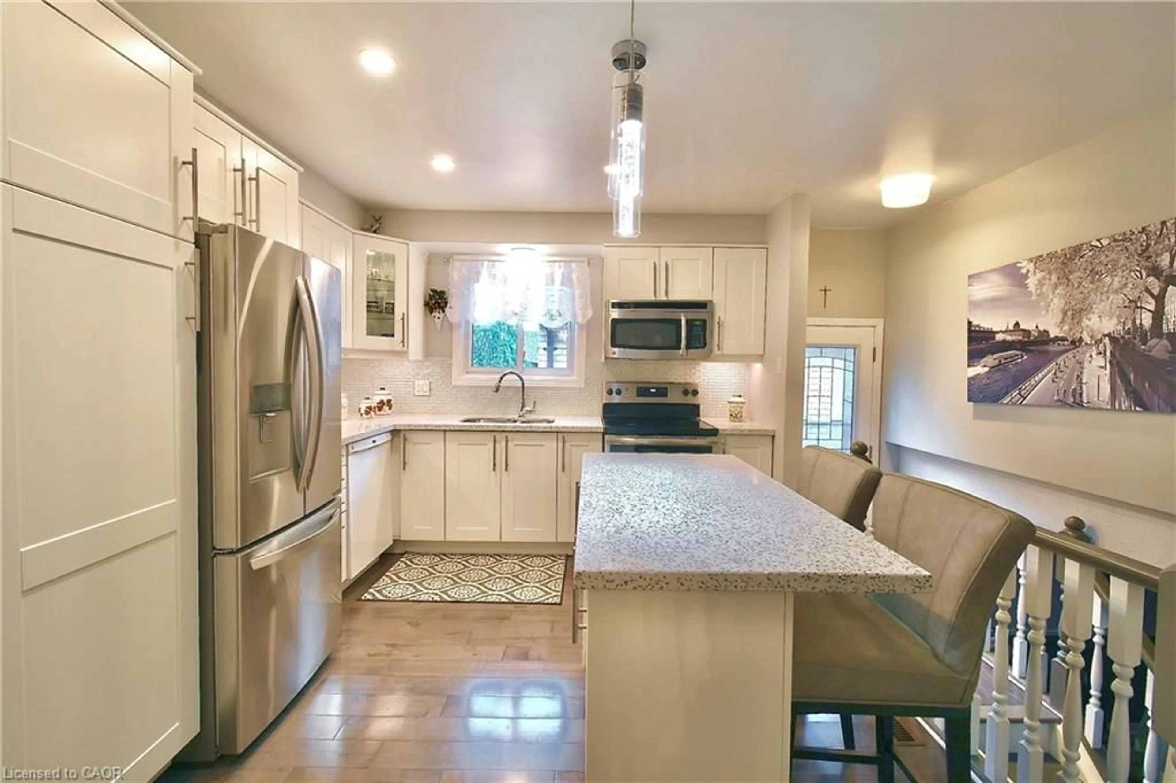 Open concept kitchen, ceramic/tile floor for 40 Lyton Cres, Stoney Creek Ontario L8J 2C9
