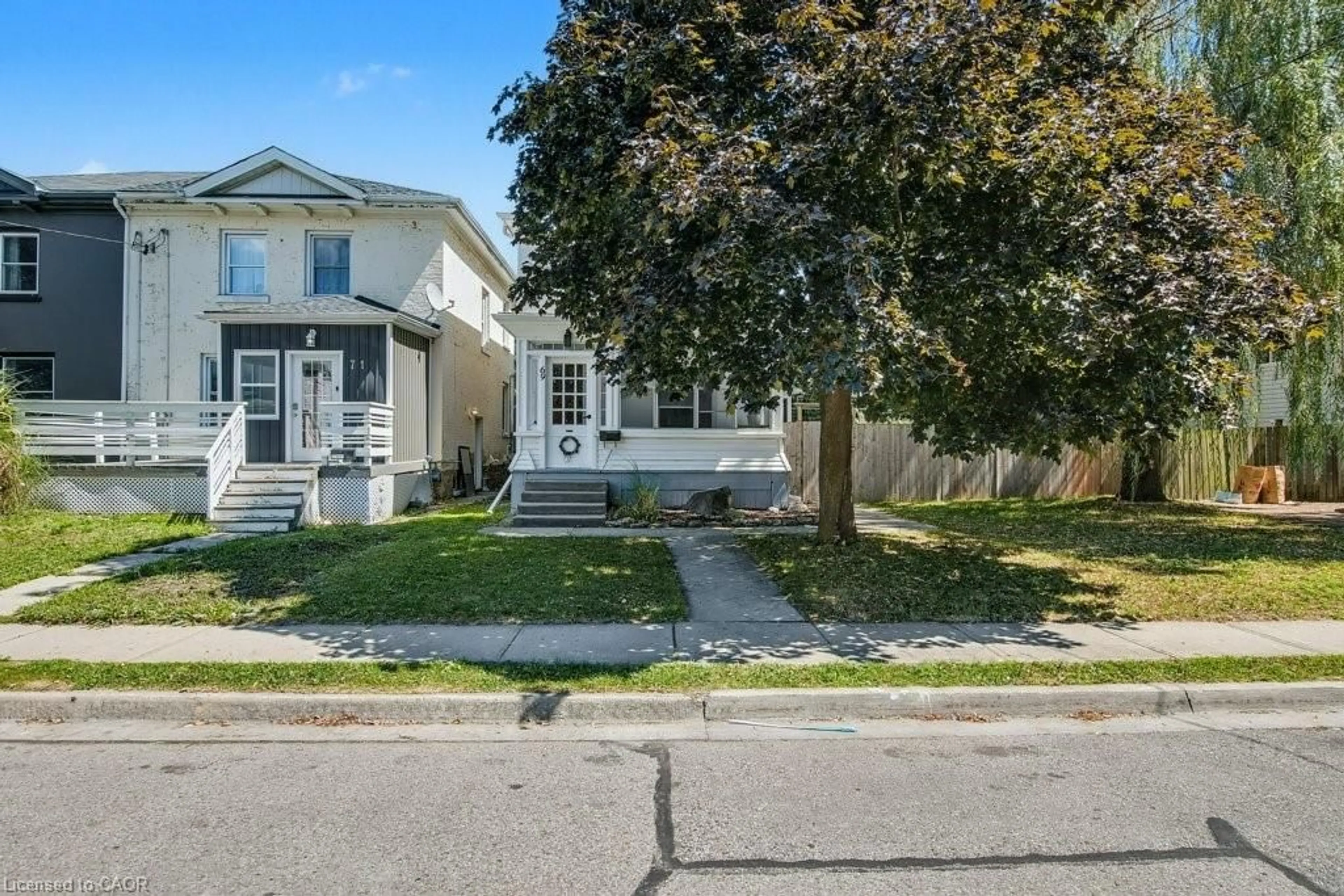 A pic from outside/outdoor area/front of a property/back of a property/a pic from drone, street for 69 Bond St, Cambridge Ontario N1R 4B7