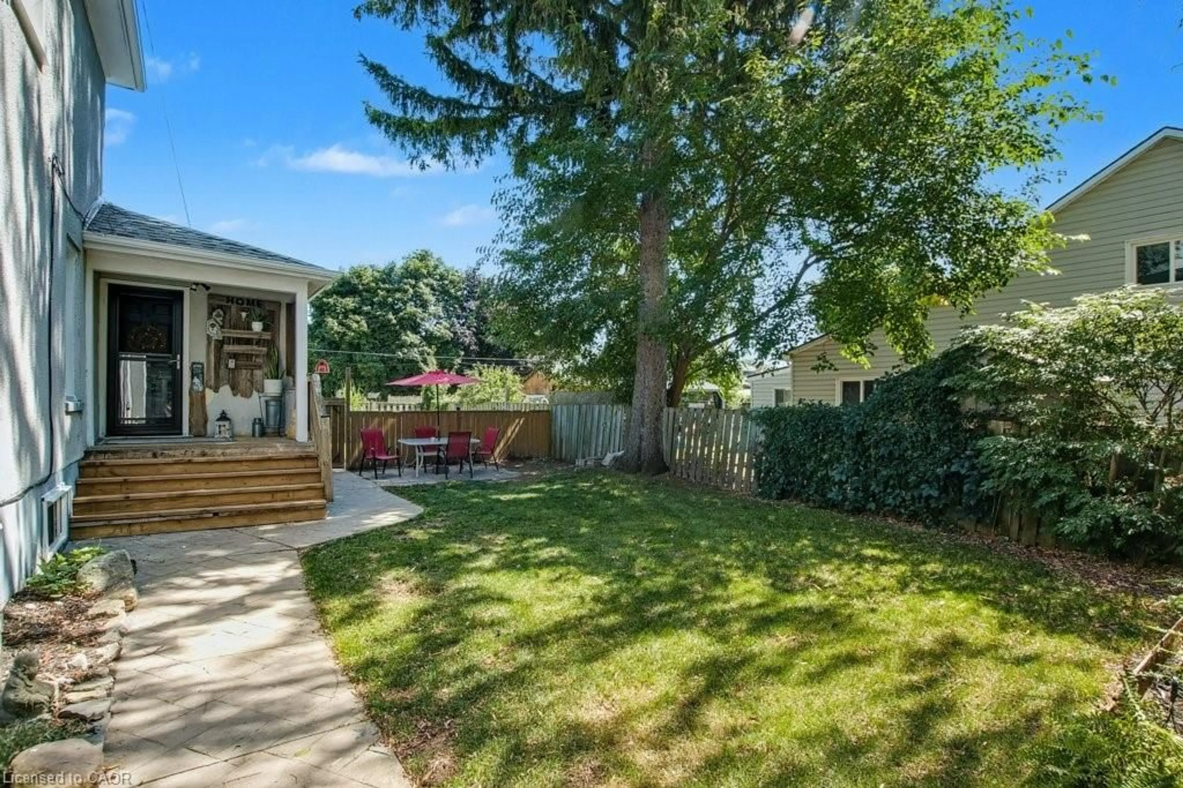 Patio, street for 69 Bond St, Cambridge Ontario N1R 4B7