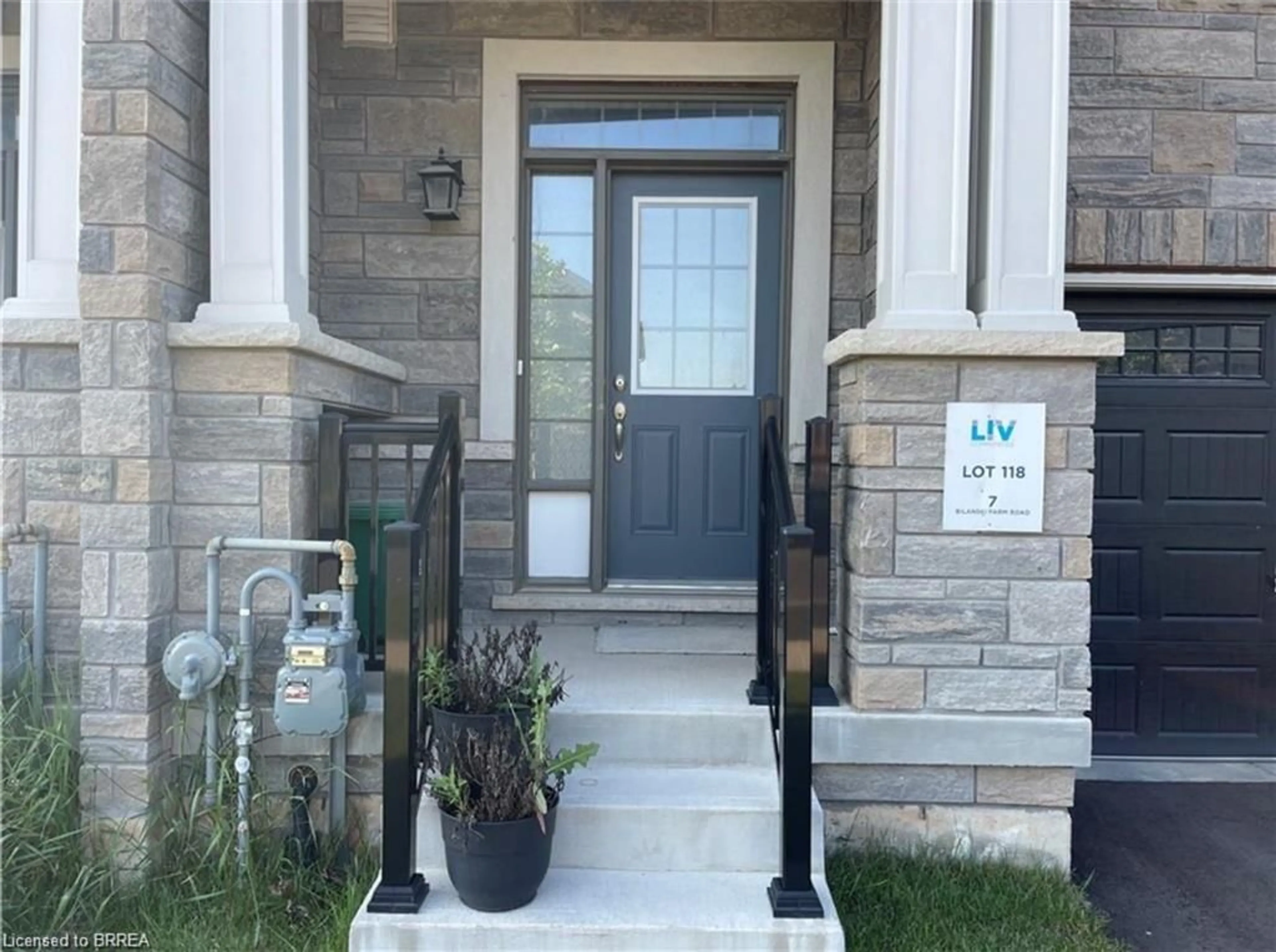 Indoor entryway for 7 Bilanski Farm Rd, Brantford Ontario N3S 0J8