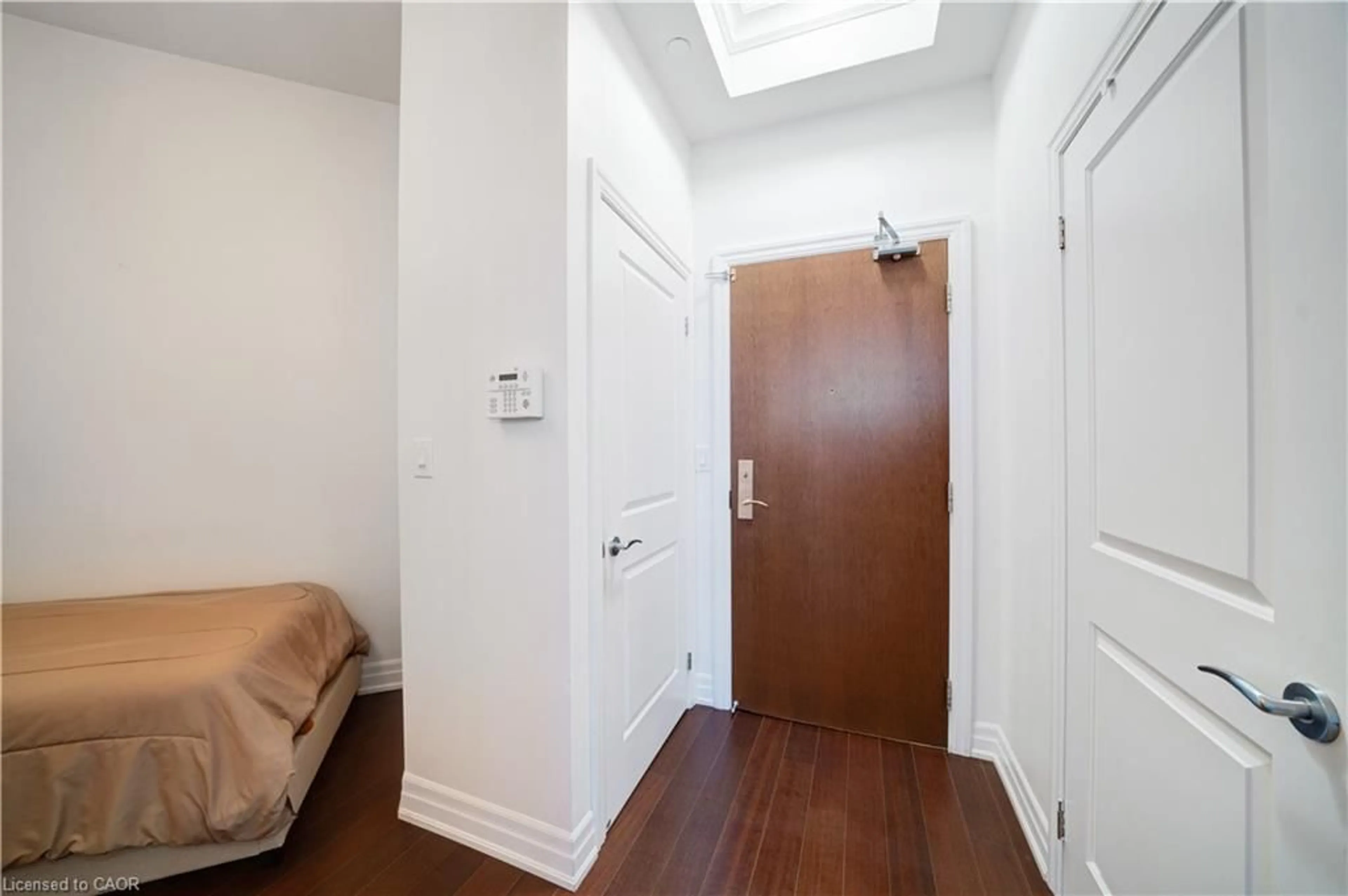 Indoor entryway for 111 Civic Square Gate #619, Aurora Ontario L4G 0S6