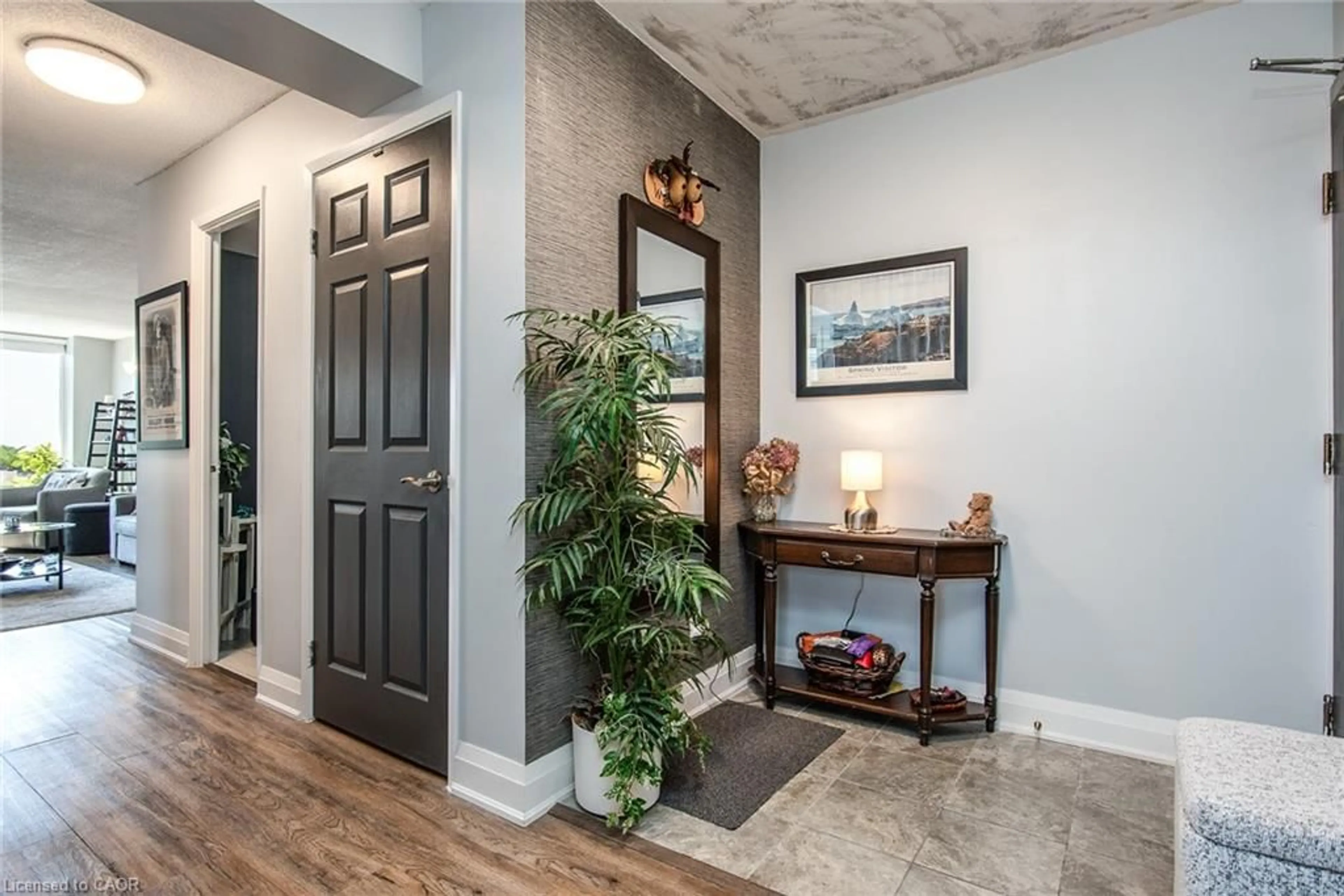 Indoor entryway for 150 Queen St #1005, Kitchener Ontario N2G 4T7