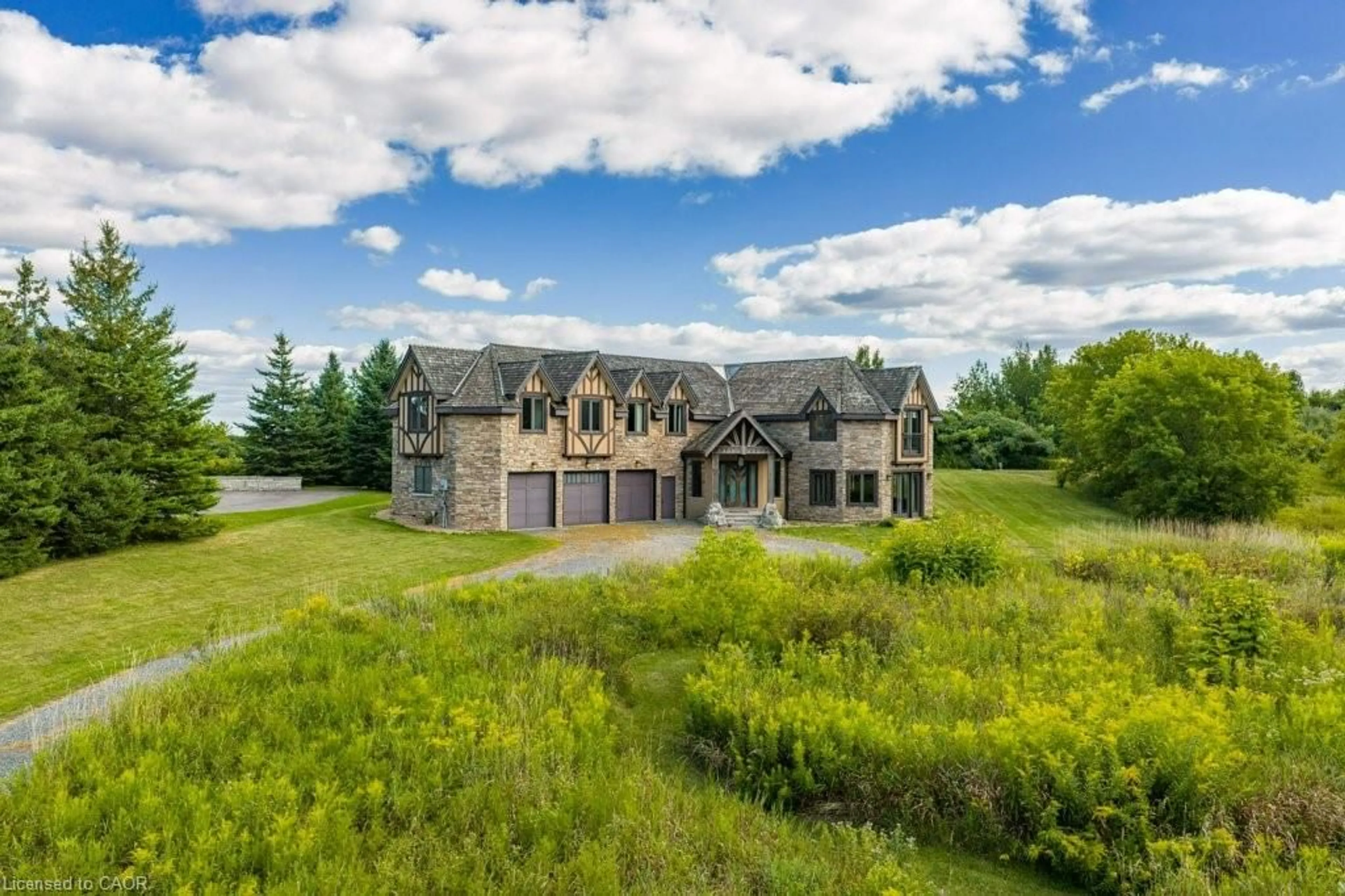 A pic from outside/outdoor area/front of a property/back of a property/a pic from drone, unknown for 76 Oak Ave, Dundas Ontario L9H 7P6