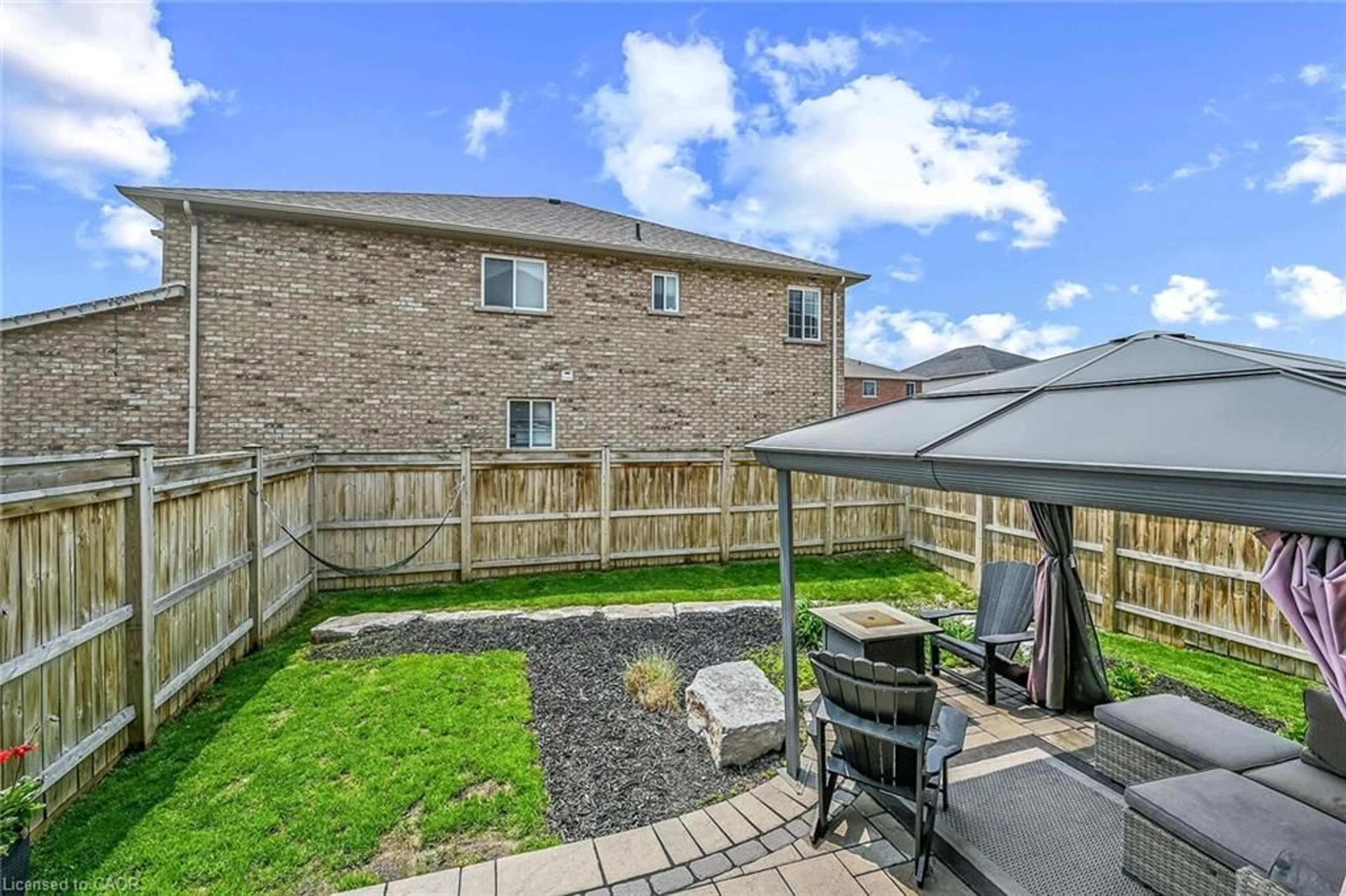 Patio, street for 8 Chartwell Cir, Hamilton Ontario L9A 0B6