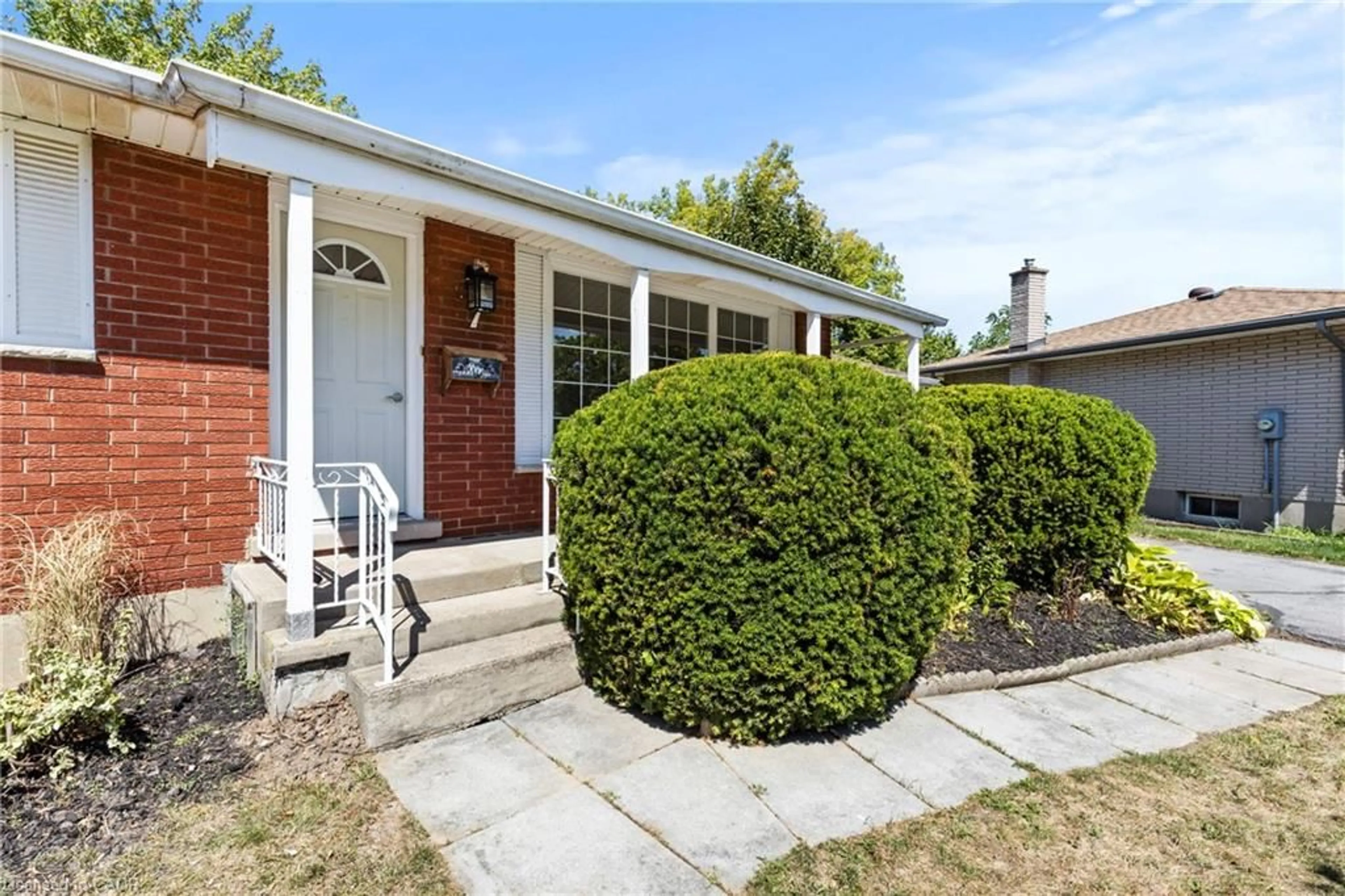 Home with brick exterior material, street for 7 Chelmsford Crt, St. Catharines Ontario L2M 6H4