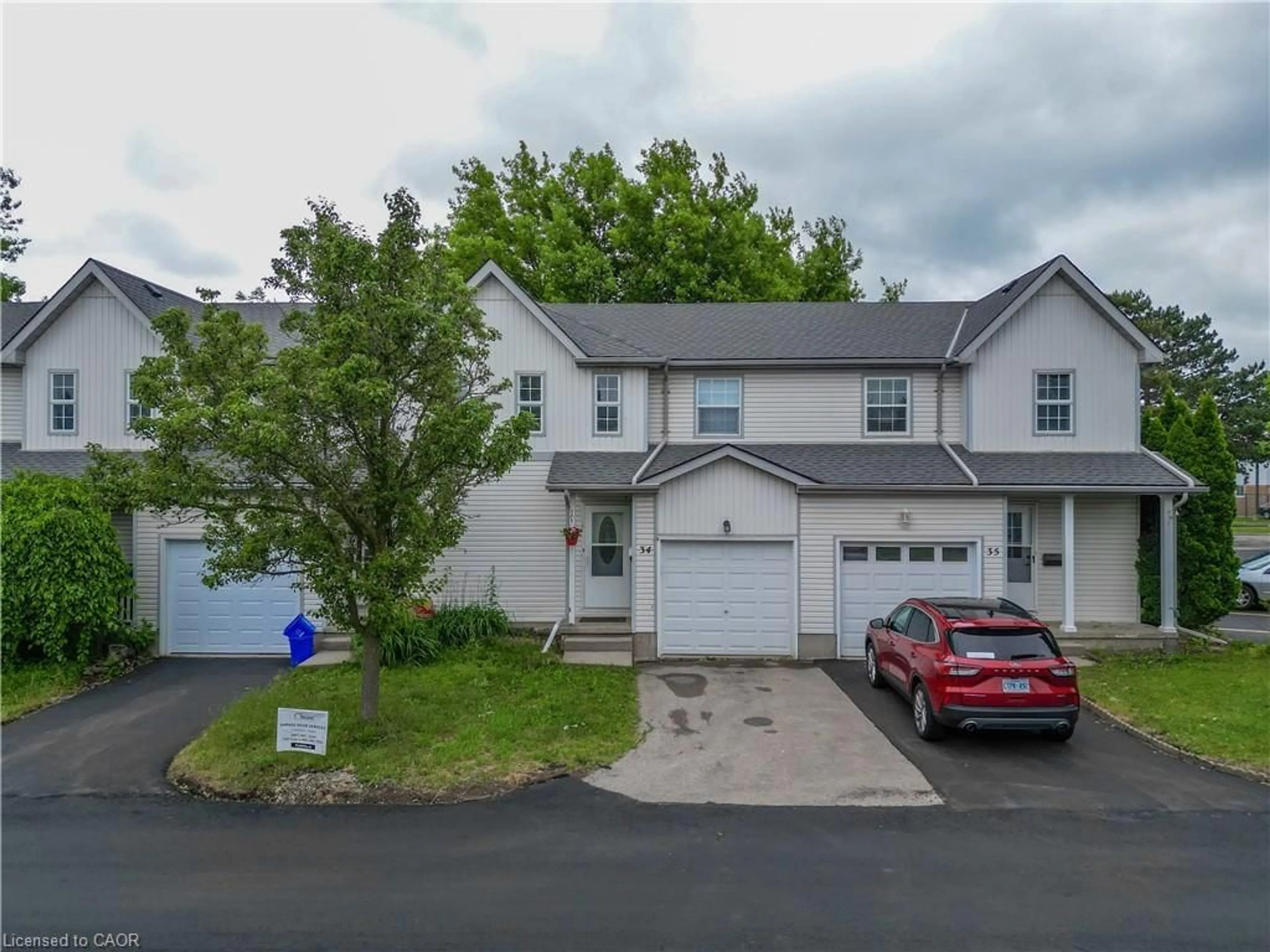 A pic from outside/outdoor area/front of a property/back of a property/a pic from drone, street for 90 Mooregate Cres #34, Kitchener Ontario N2M 5P7