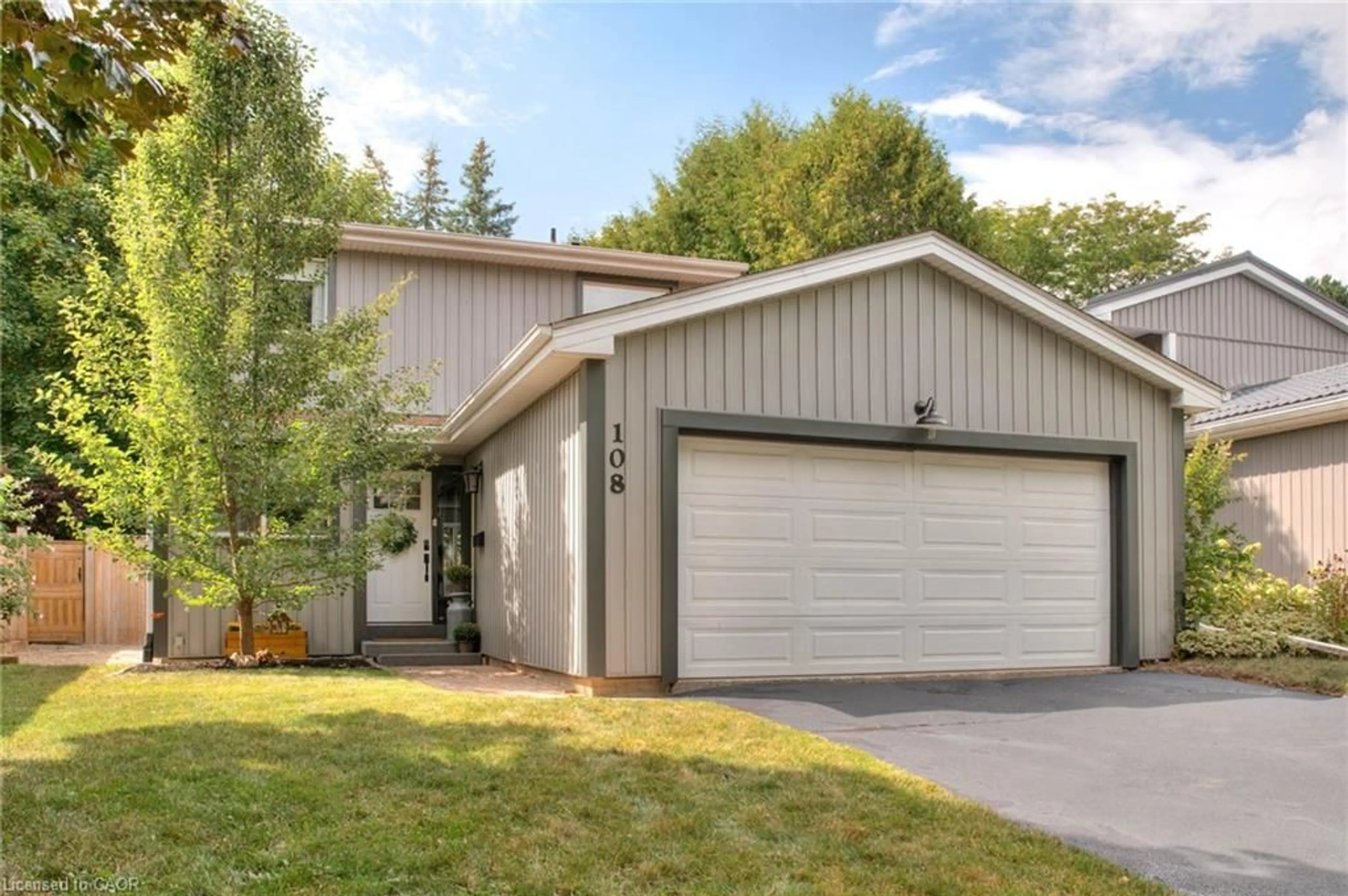 Home with vinyl exterior material, street for 108 Brantwood Park Rd, Brantford Ontario N3P 1G2