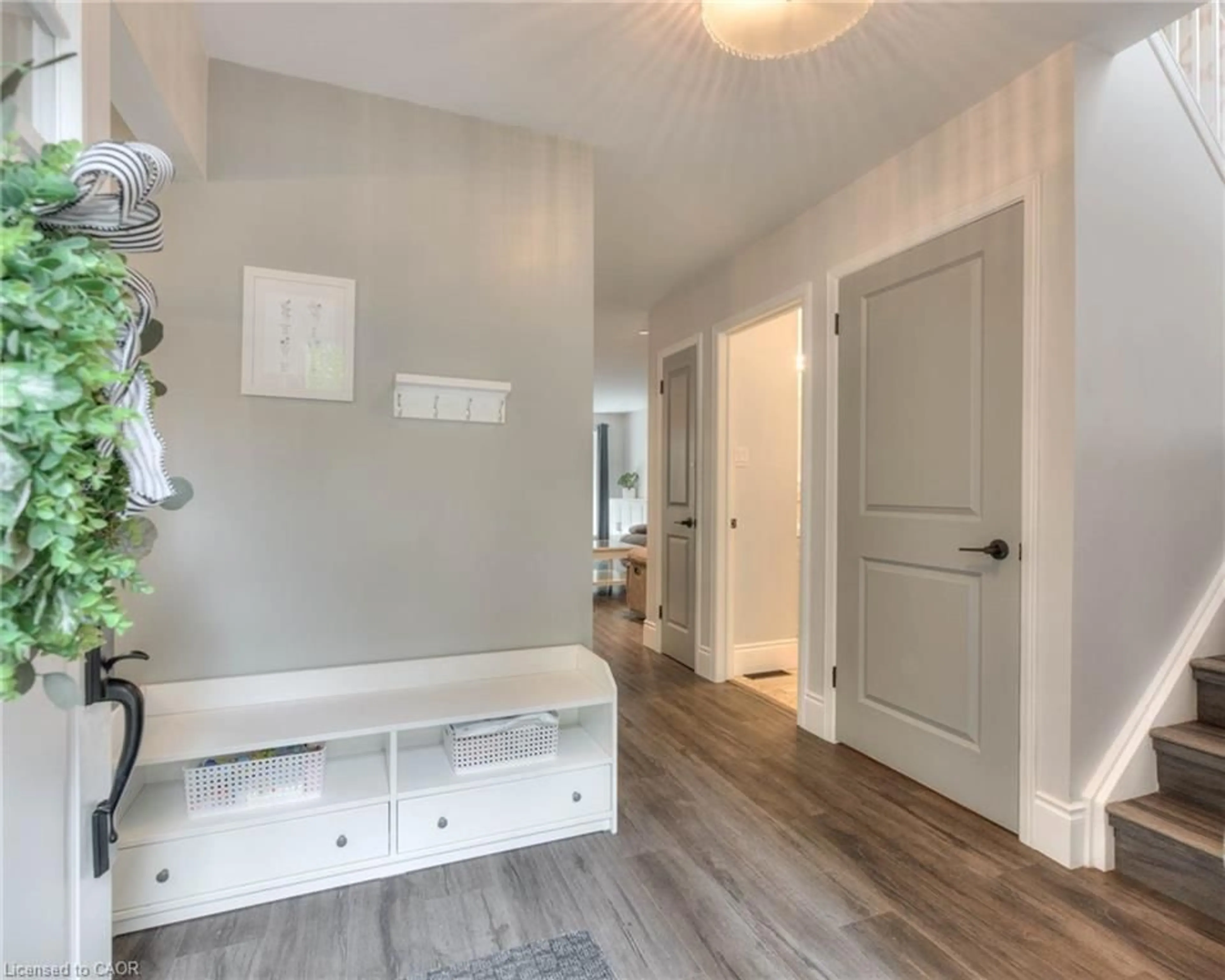 Indoor entryway for 108 Brantwood Park Rd, Brantford Ontario N3P 1G2