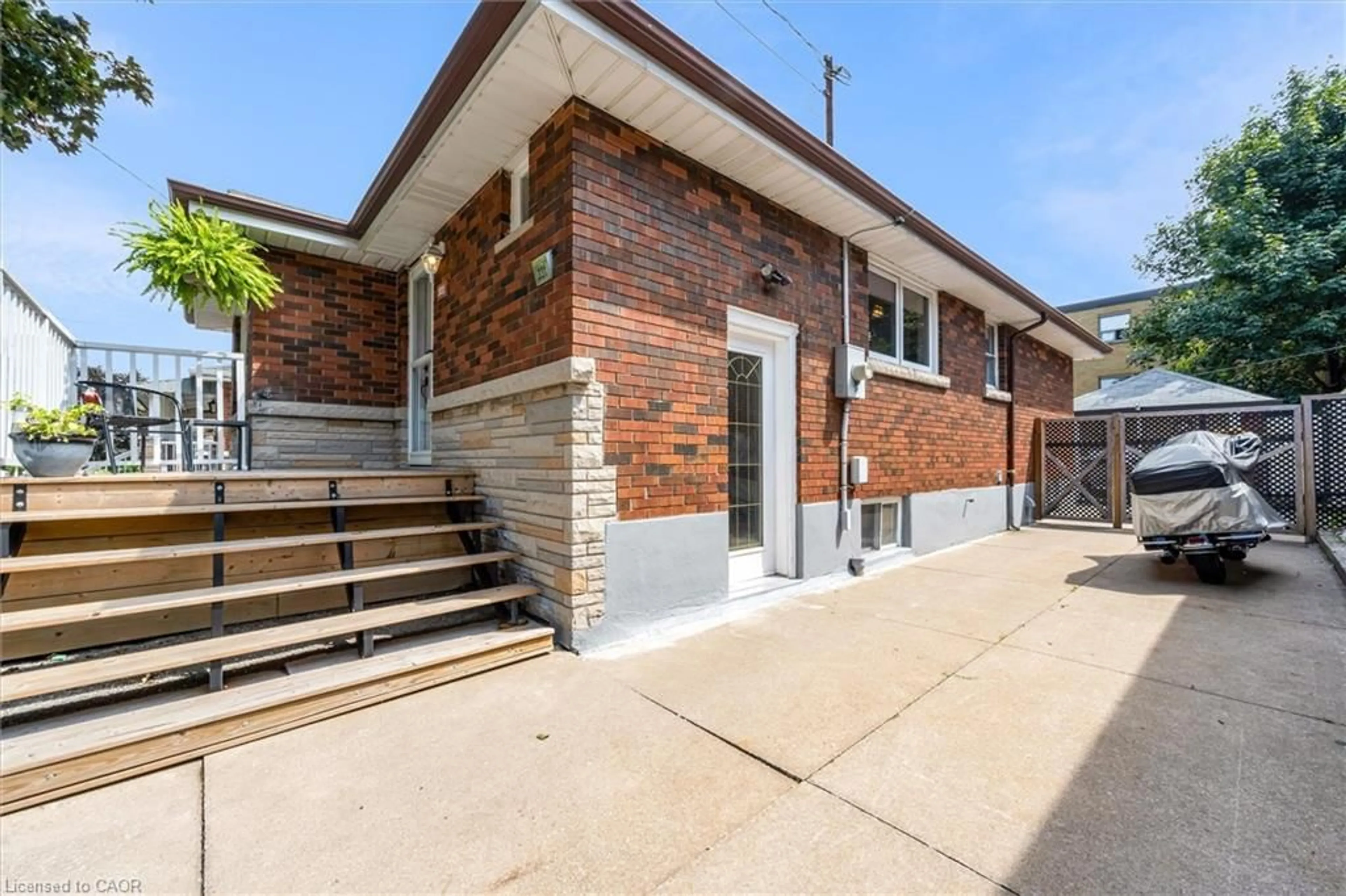 Home with brick exterior material, street for 331 East 42nd St, Hamilton Ontario L8T 3A6