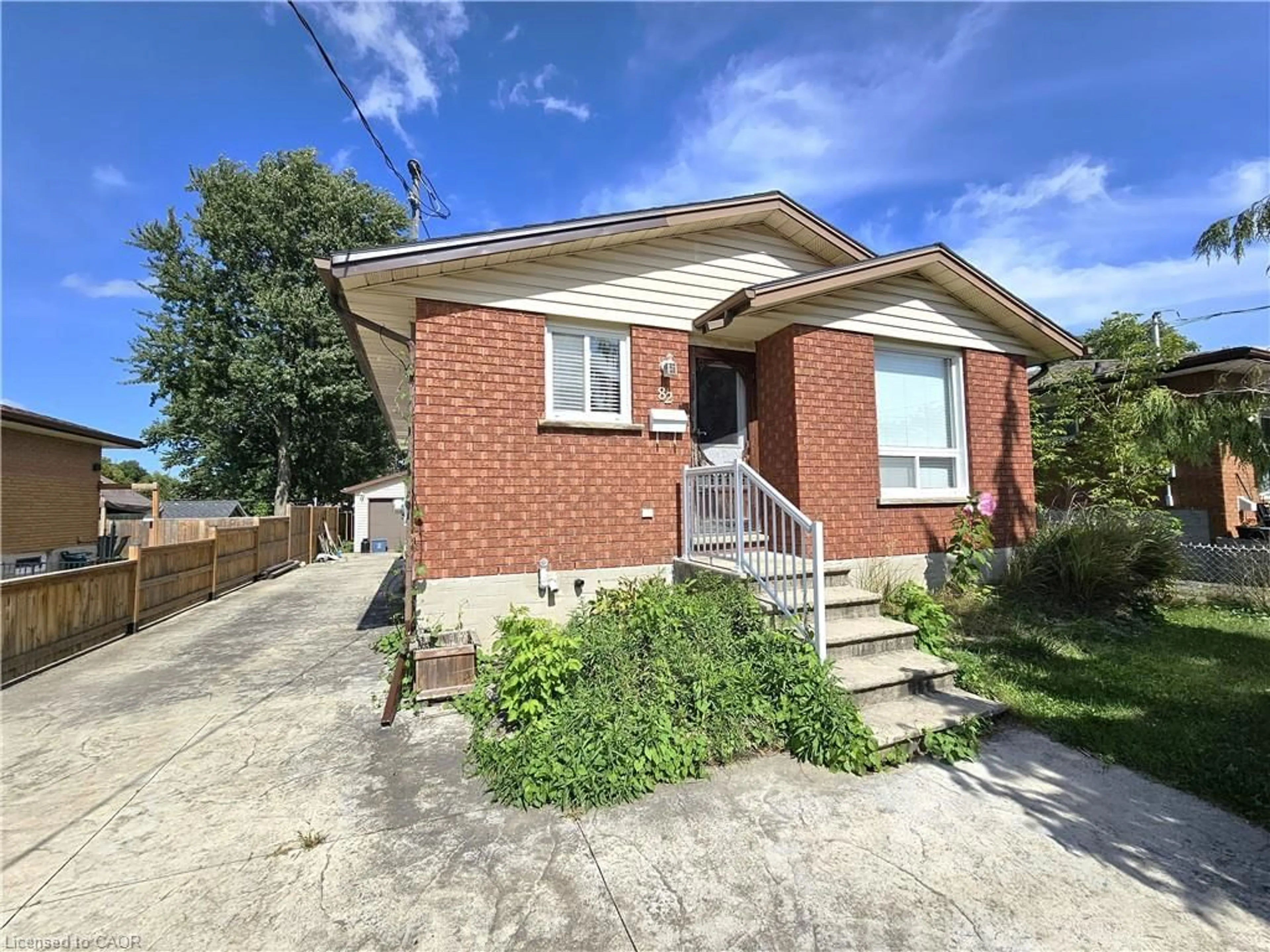 Home with brick exterior material, street for 82 Elmwood Ave, Cambridge Ontario N1R 4Y4