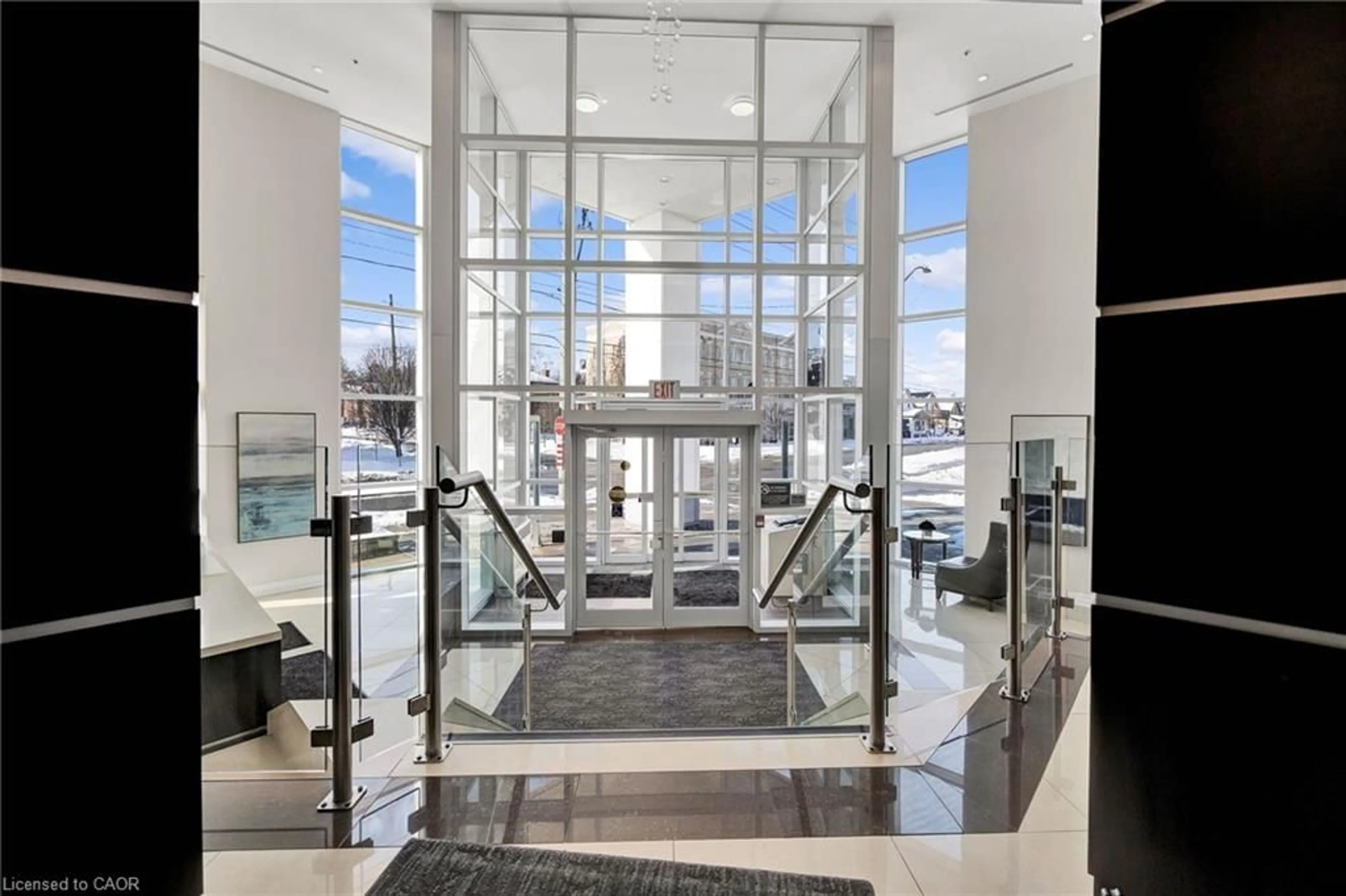 Indoor foyer for 144 Park St #609, Waterloo Ontario N2L 0B6
