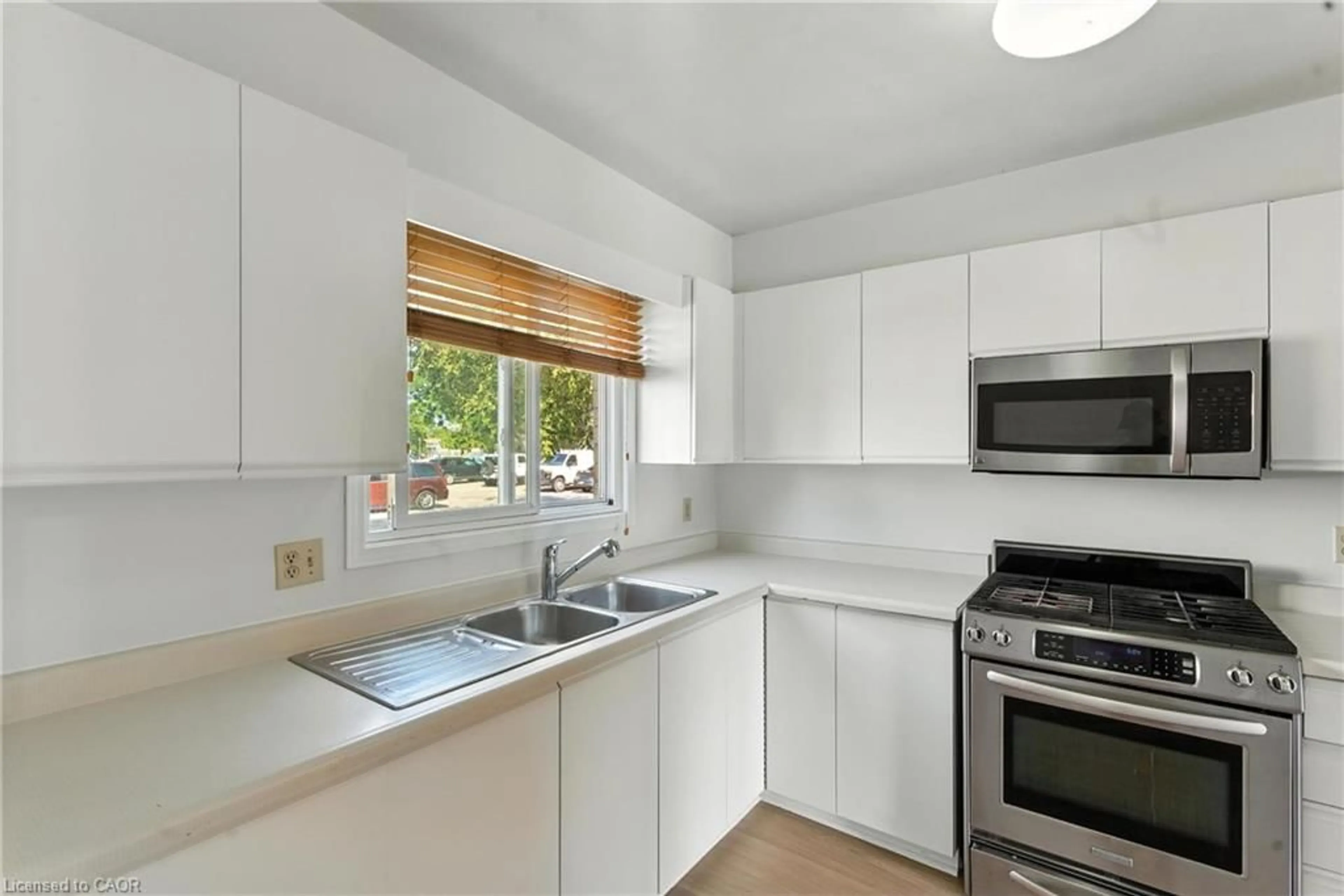 Standard kitchen, unknown for 65 Dorchester Blvd #44, St. Catharines Ontario L2M 7T1