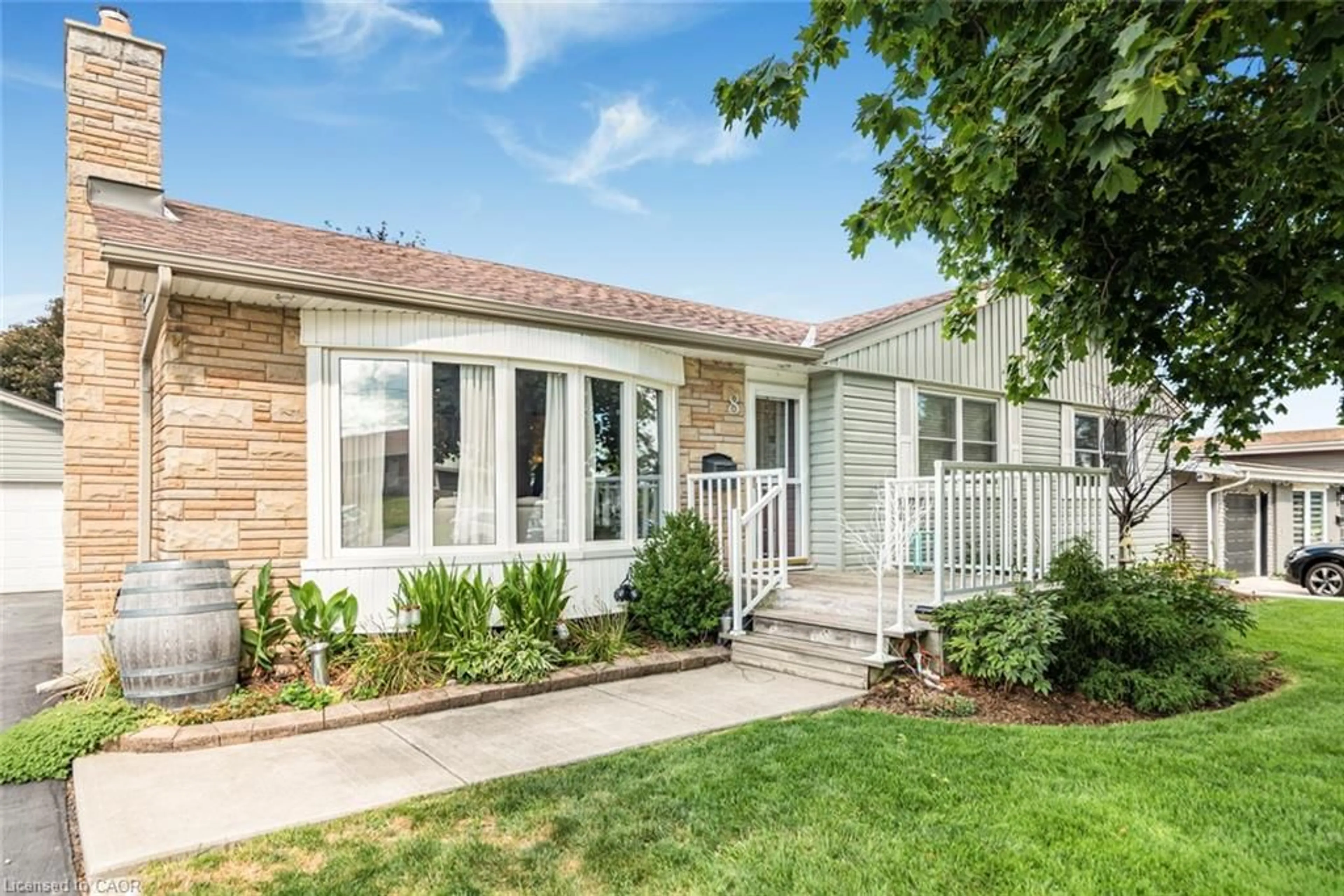Home with vinyl exterior material, street for 8 Craig Blvd, Grimsby Ontario L3M 4C1