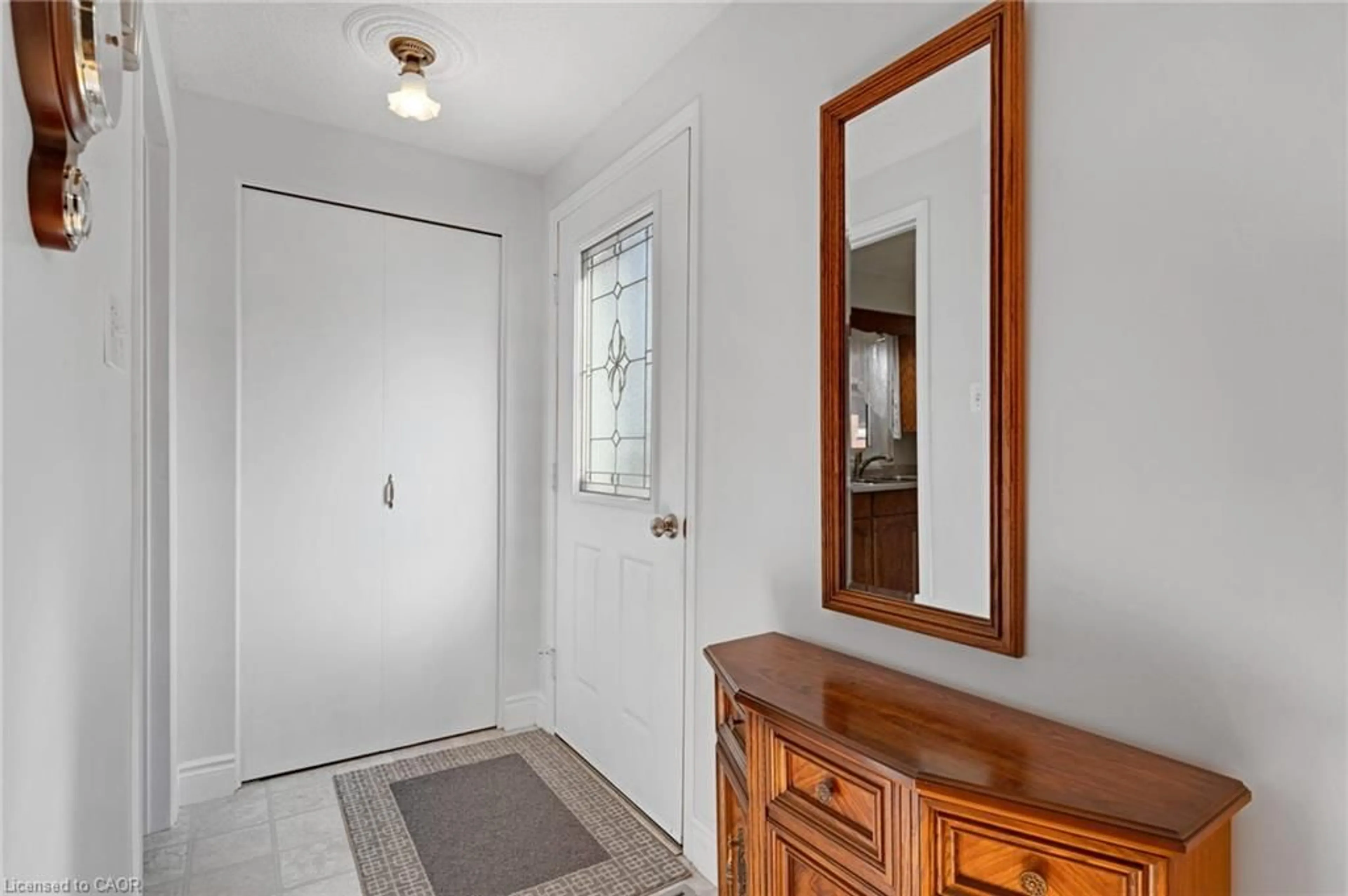 Indoor entryway for 42 Parker Dr, Cambridge Ontario N1R 7S2